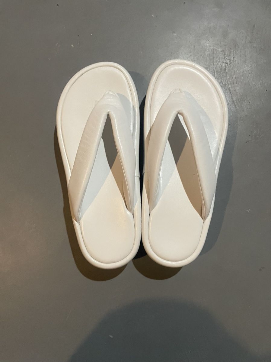 Balenciaga Balenciaga Platform Mold Thong-Strap Sandals White Leather Size US 11 / EU 44 - 2 Thumbnail