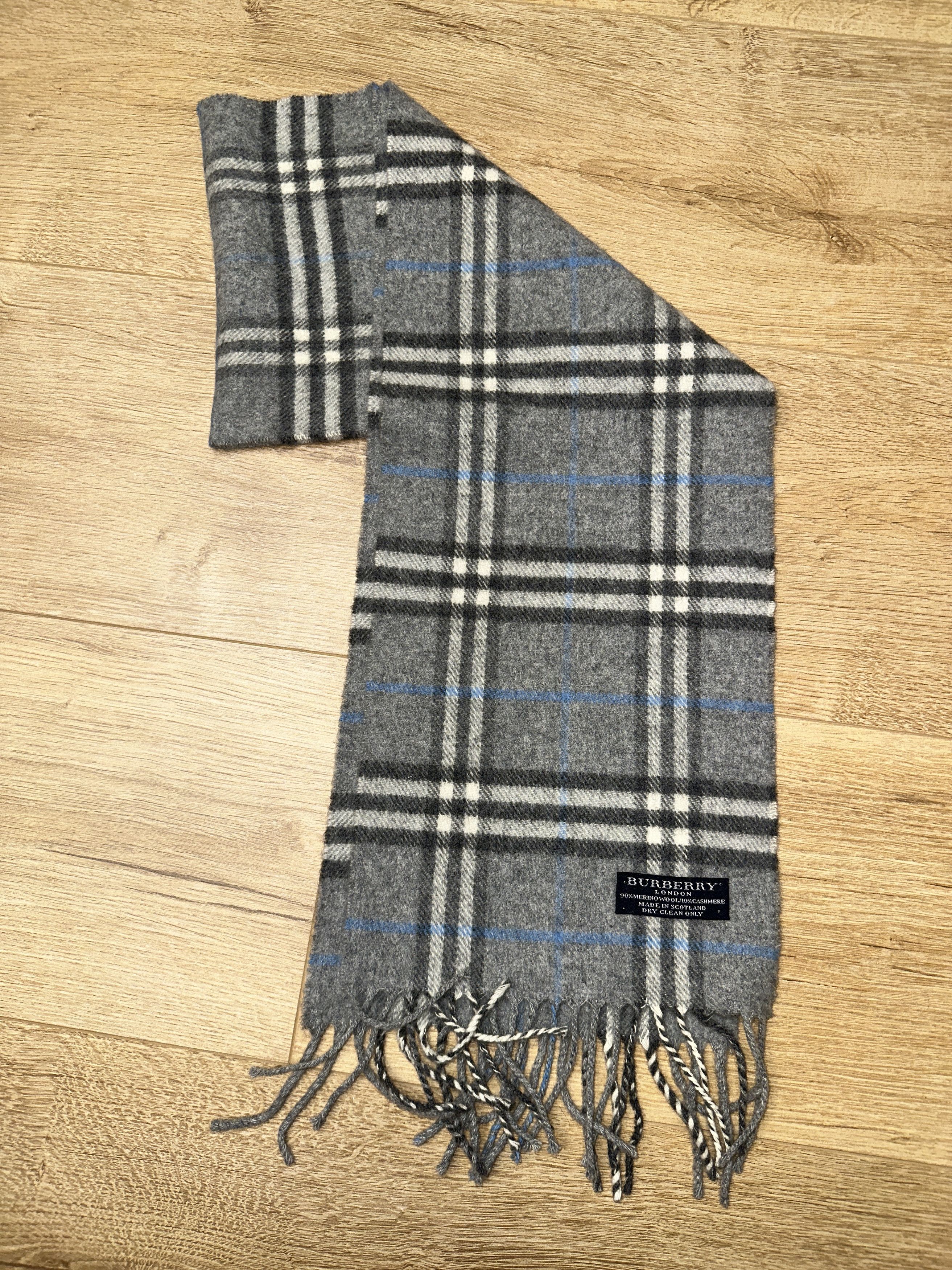 Burberry Burberry London Merino Cashmere Narrow Short Scarf 130 x 20 Size ONE SIZE - 1 Thumbnail