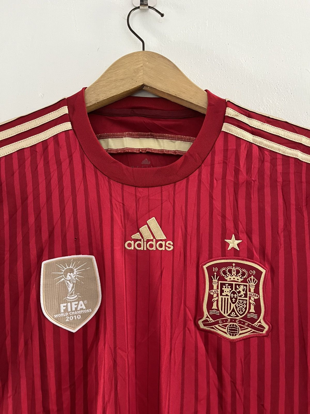 Adidas 2014 spain home jersey Size US M / EU 48-50 / 2 - 3 Thumbnail