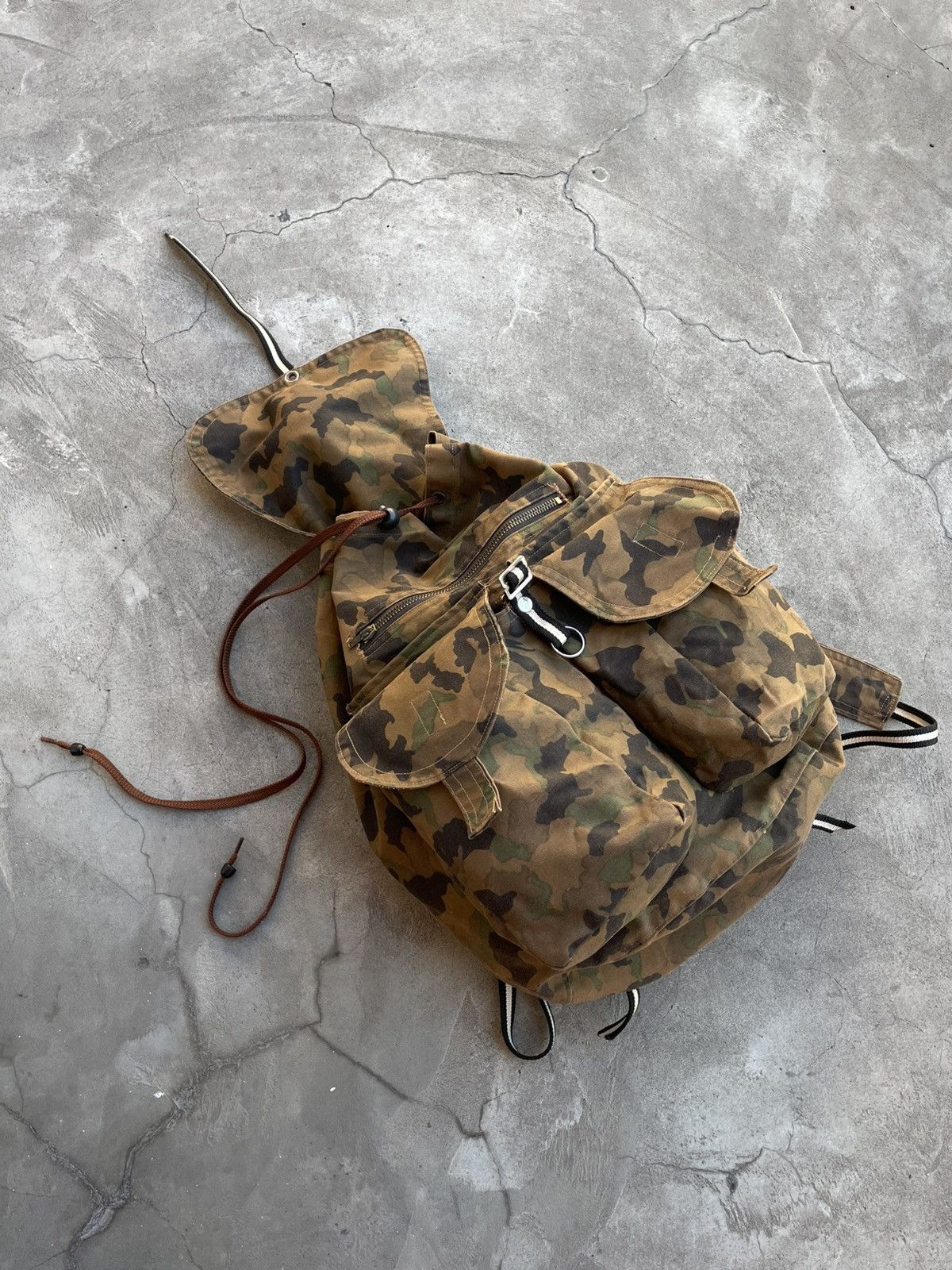 Vintage Camouflage Military Backpack w/ Vintage Zipper Size ONE SIZE - 10 Thumbnail