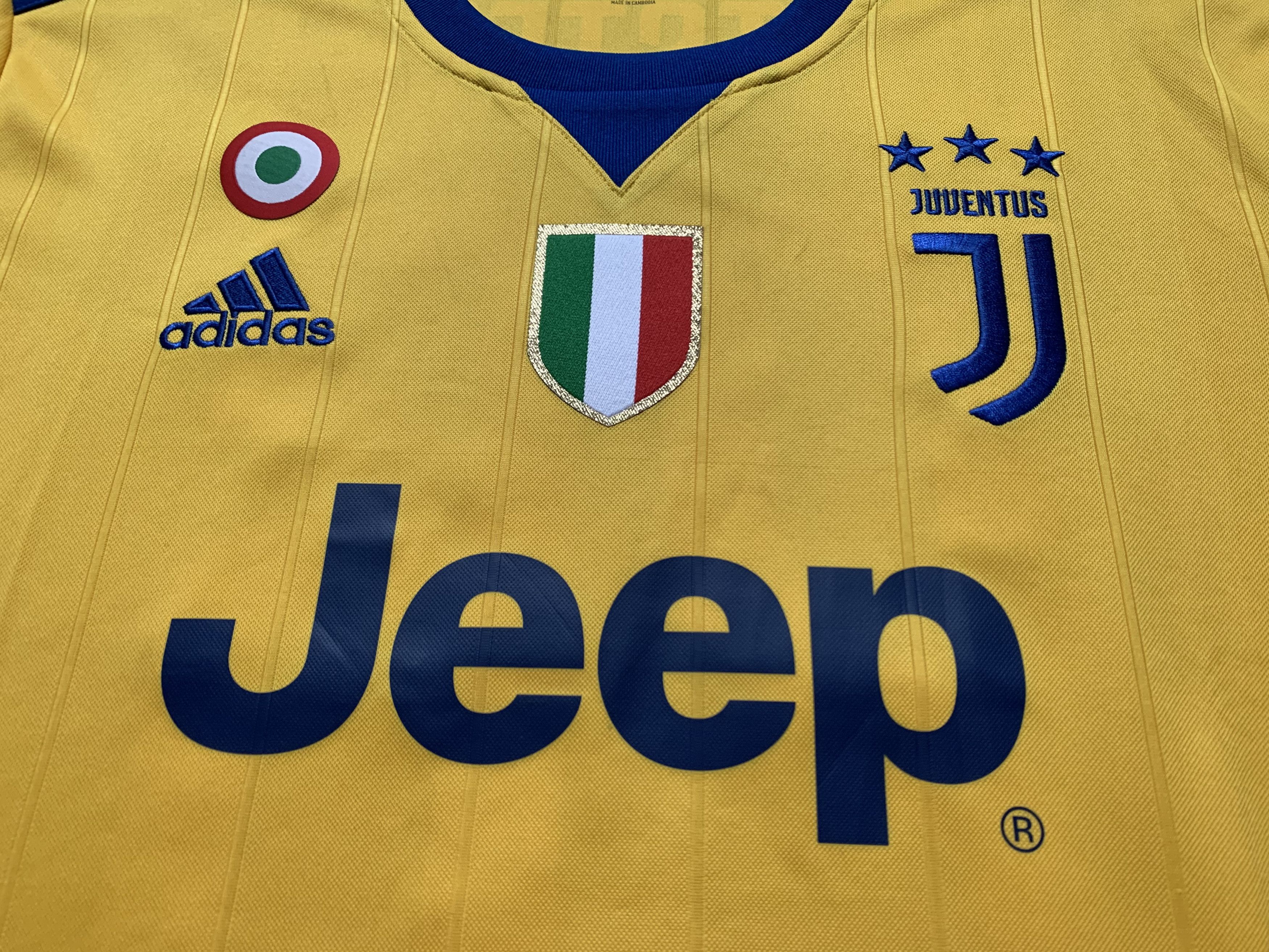 Adidas × Vintage Vintage Adidas Juventus Football Team Lichtsteiner #26 Shirt Size US XL / EU 56 / 4 - 5 Thumbnail