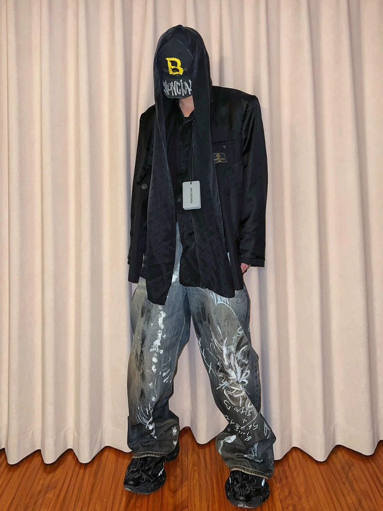 Balenciaga Balenciaga size 1 Button dark pattern logo sweater jacket j Size US M / EU 48-50 / 2 - 7 Thumbnail