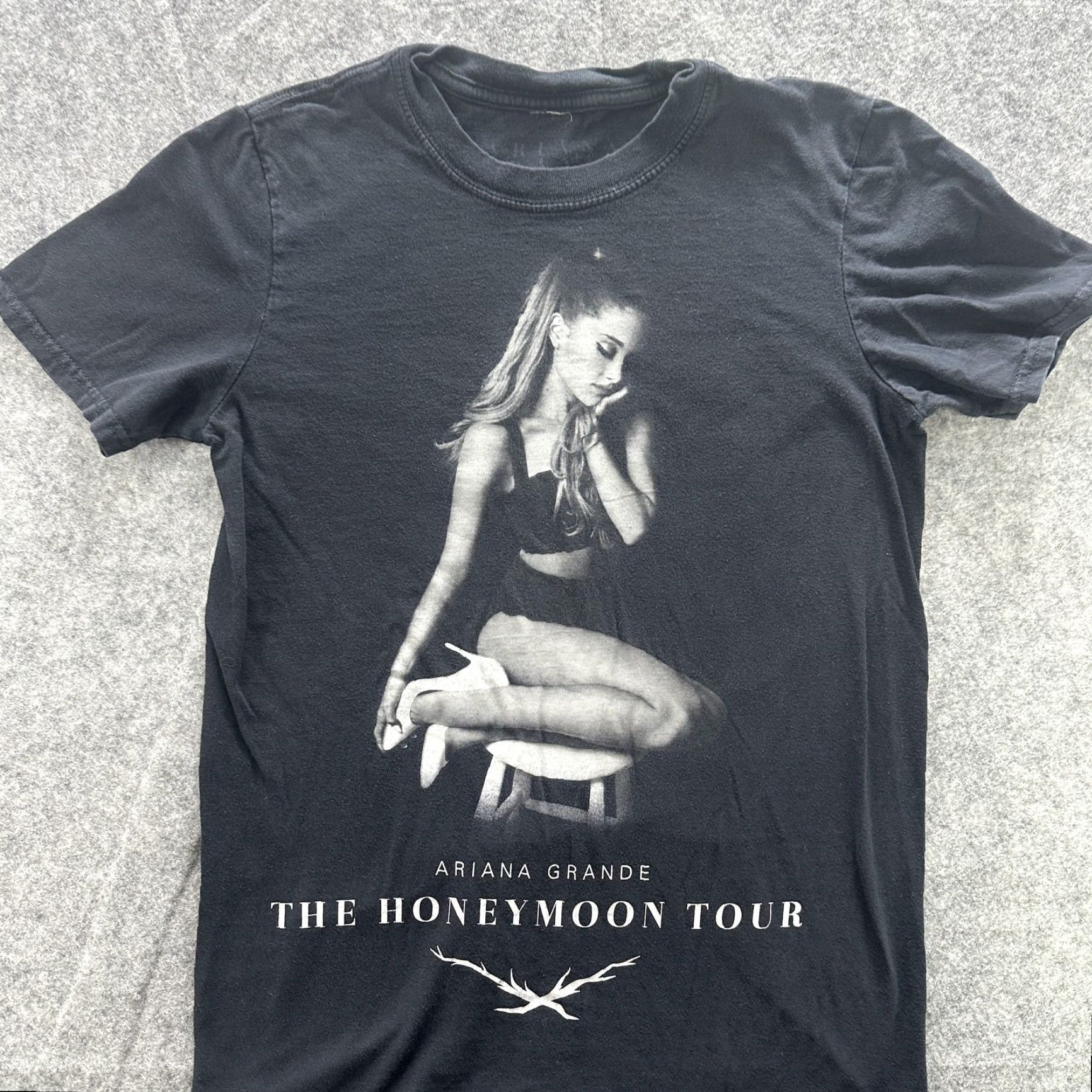 Vintage Ariana Grande Shirt Womens Small Black The Honeymoon Tour 2015 Concert Pop Music T-Shirt Short Sleeve Crew Neck Size S / US 4 / IT 40 - 2 Thumbnail