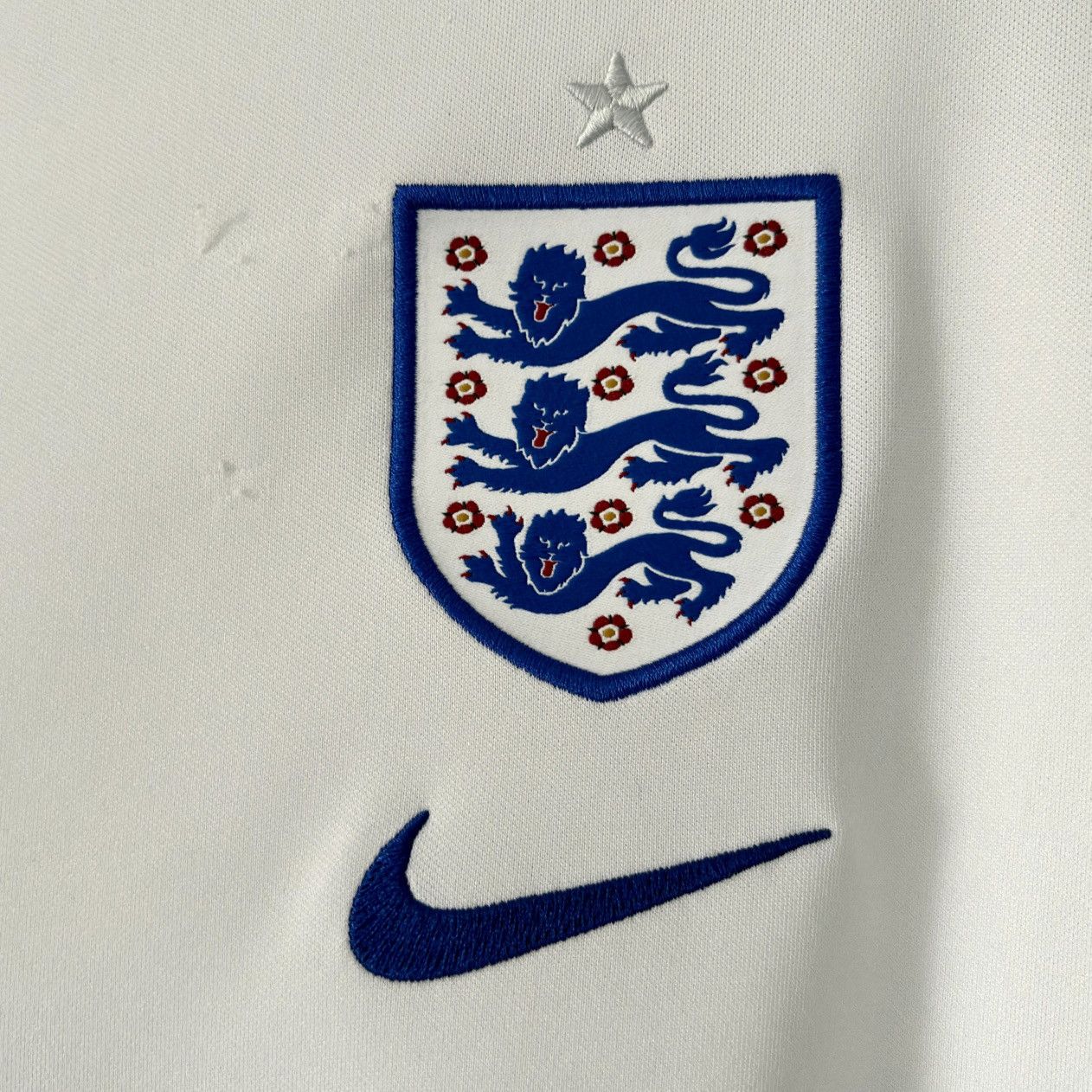 Nike 2020 2022 England National Nike Euro Home Kit Soccer Jersey Size US S / EU 44-46 / 1 - 4 Thumbnail