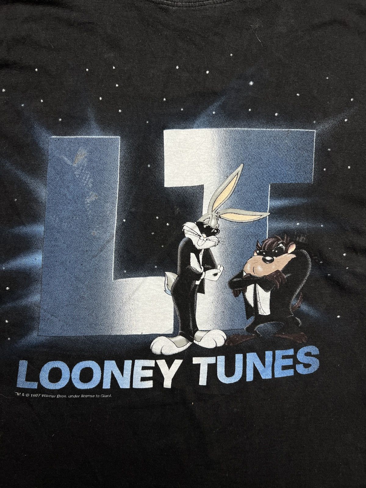 Vintage Vintage 1997 Looney Tunes Bugs And Taz Men In Black Tee Size US XL / EU 56 / 4 - 7 Thumbnail