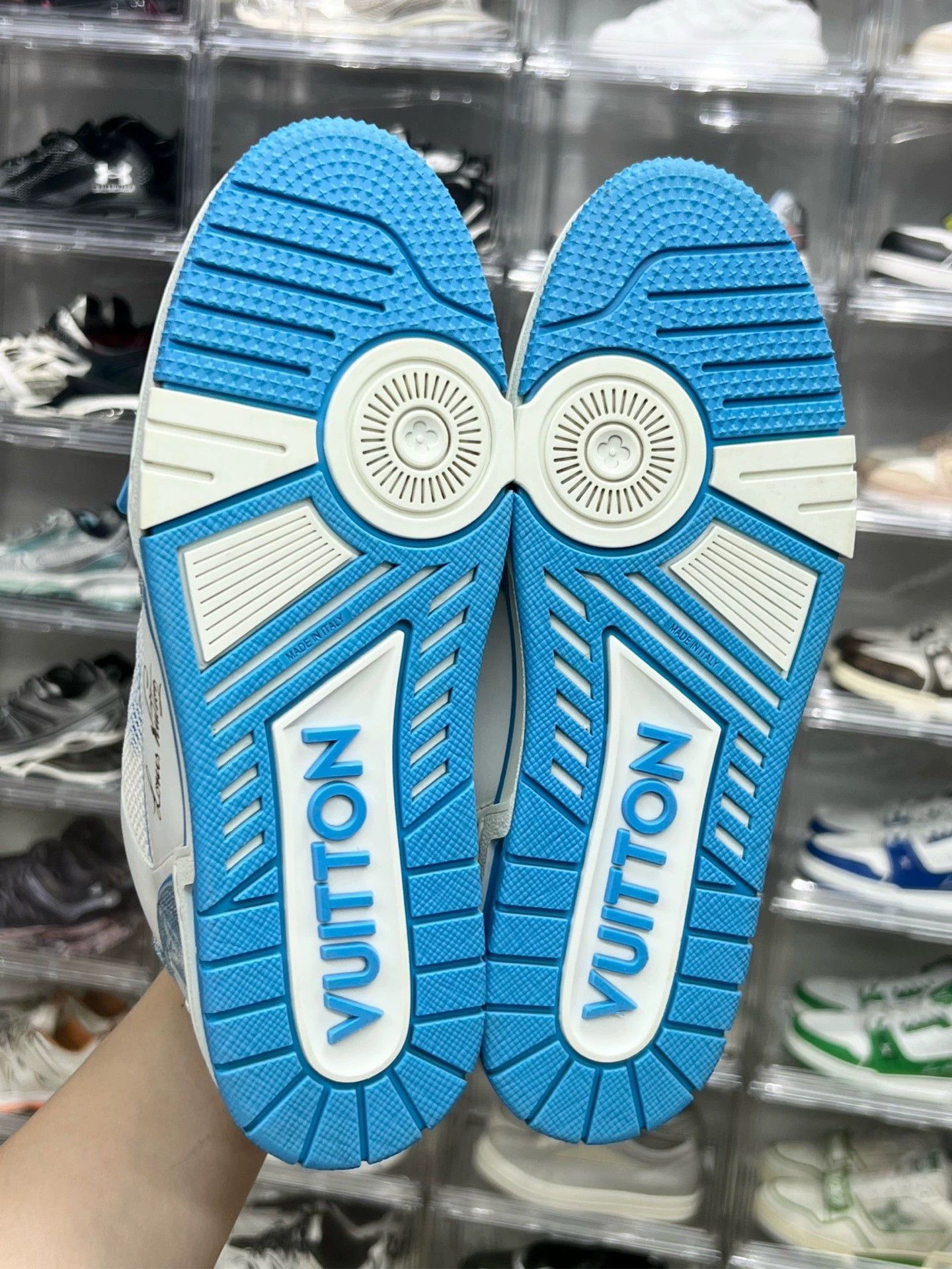 Louis Vuitton lv trainer white blue sneakers UK7.5 Size US 8 / EU 41 - 8 Thumbnail