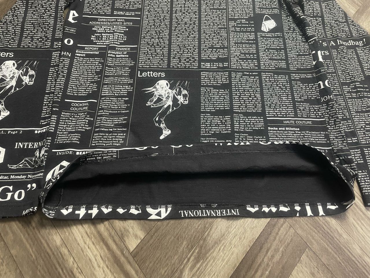 Designer × John Galliano JOHN GALLIANO news paper Fullprint Tee Size XS / US 0-2 / IT 36-38 - 8 Thumbnail
