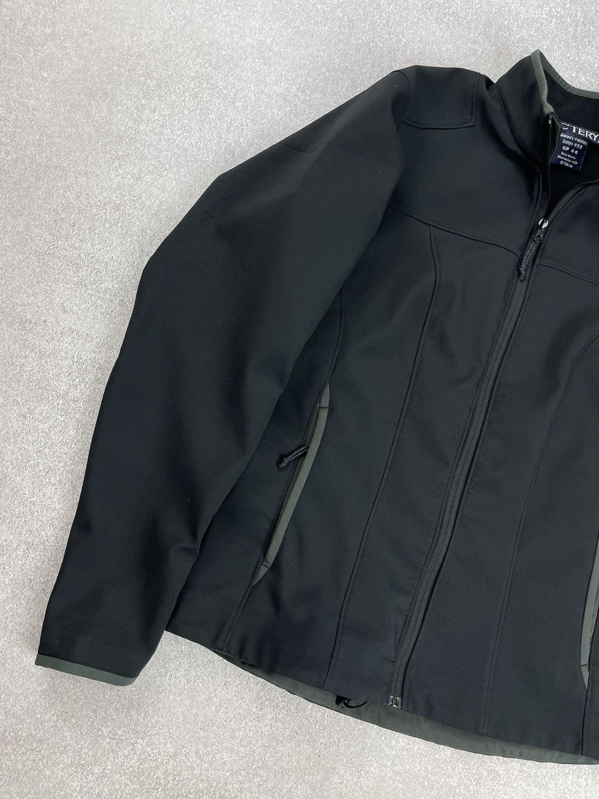 Arc'teryx Vintage Arcteryx Softshell Jacket Women’s Size S / US 4 / IT 40 - 5 Thumbnail