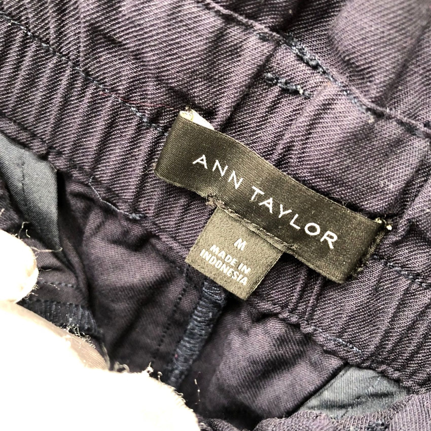 Ann Taylor VINTAGE? No. Ann Taylor Paperbag Waist Shorts Womens M Navy Blue Pull On High Rise Rayon Size 32" / US 10 / IT 46 - 3 Thumbnail