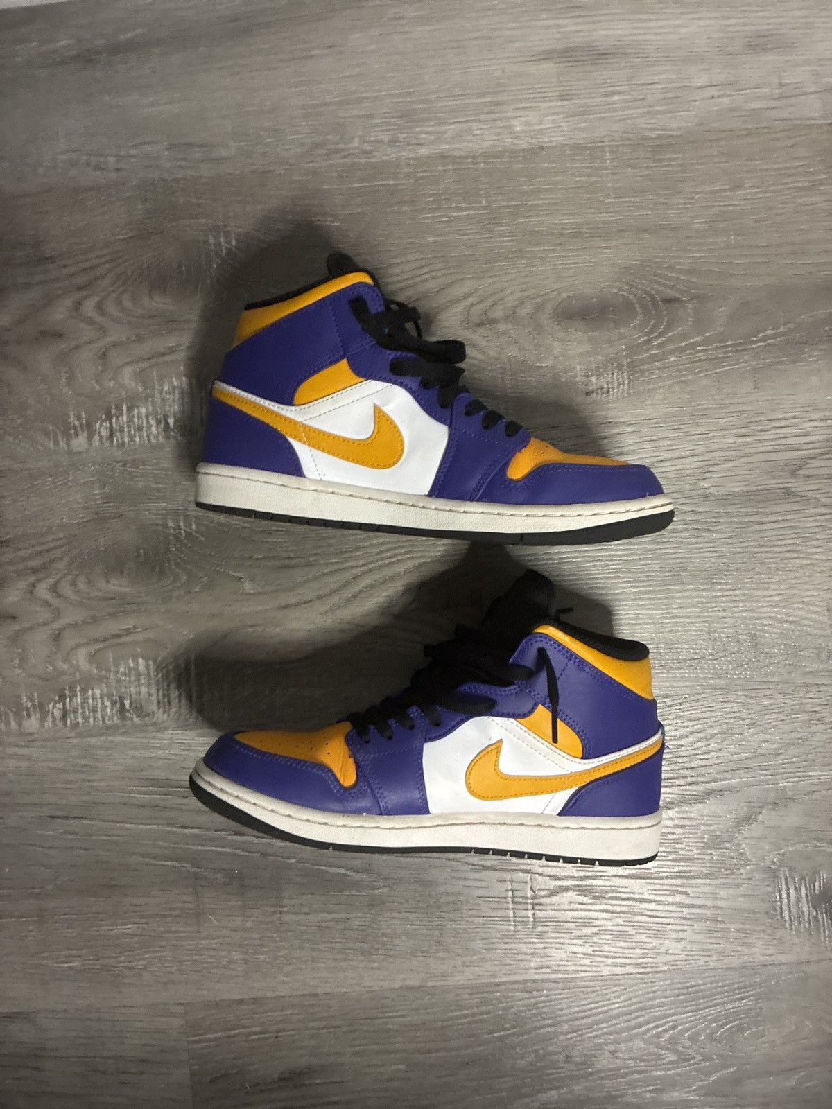 Jordan Brand Jordan 1 Mid “Lakers” Size US 8 / EU 41 - 1 Thumbnail