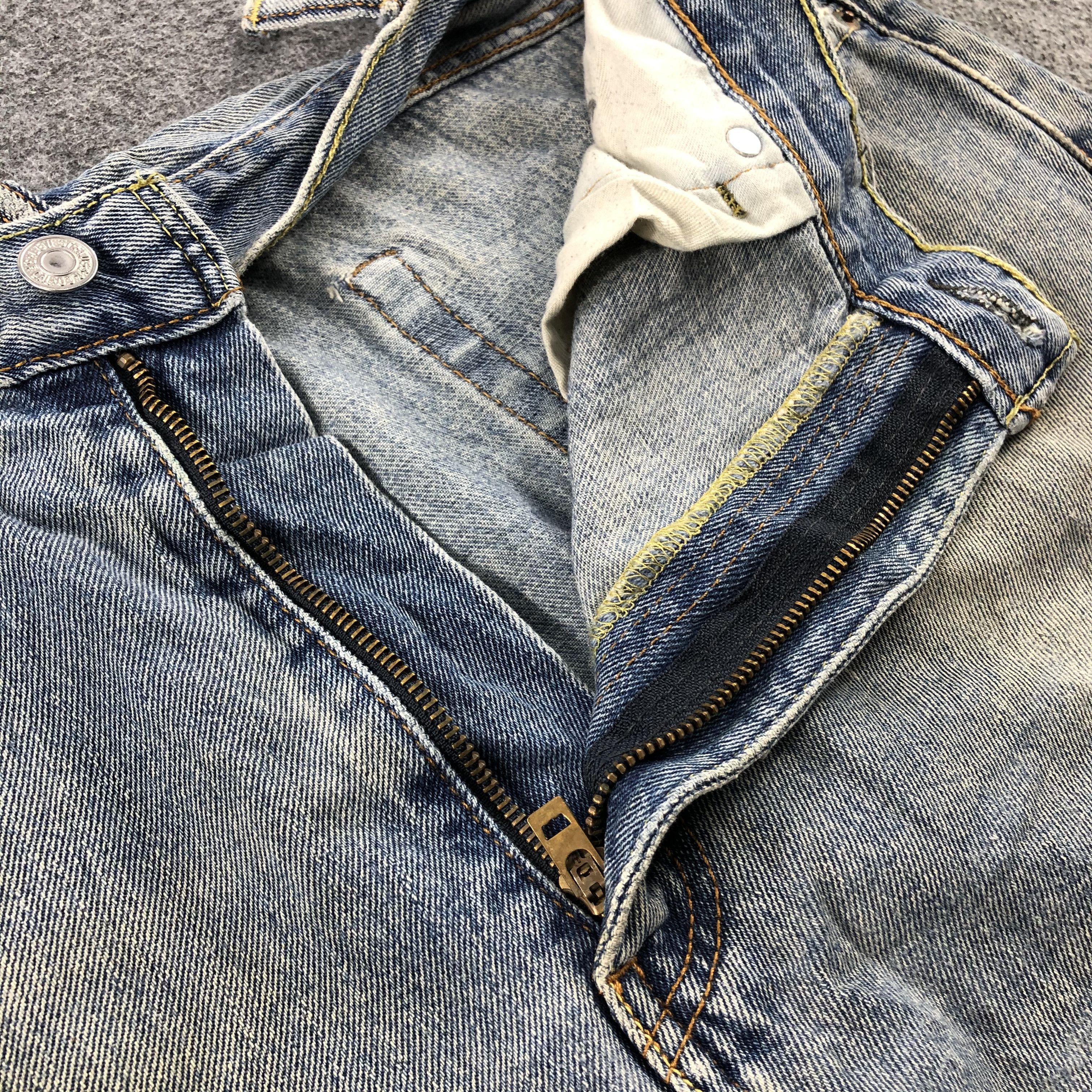 Levi's × Vintage Vintage Light Wash Levis 505 Jeans-JM1970 Size US 39 - 8 Thumbnail