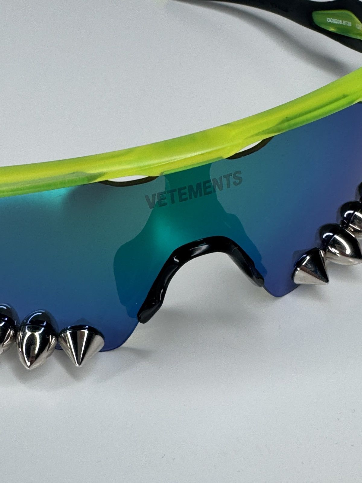 Oakley × Vetements Vetements x Oakley Spikes 400 Sunglasses Green Size ONE SIZE - 5 Thumbnail