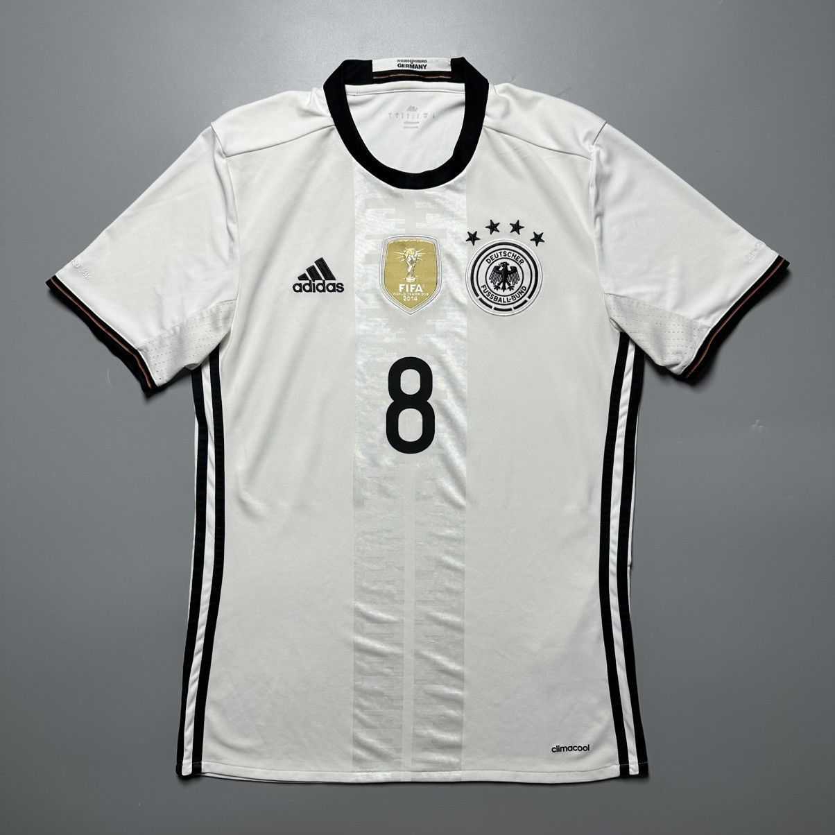 Vintage GERMANY ADIDAS 2016 EURO FOOTBALL SOCCER HOME JERSEY #8 OZIL Size US S / EU 44-46 / 1 - 2 Thumbnail