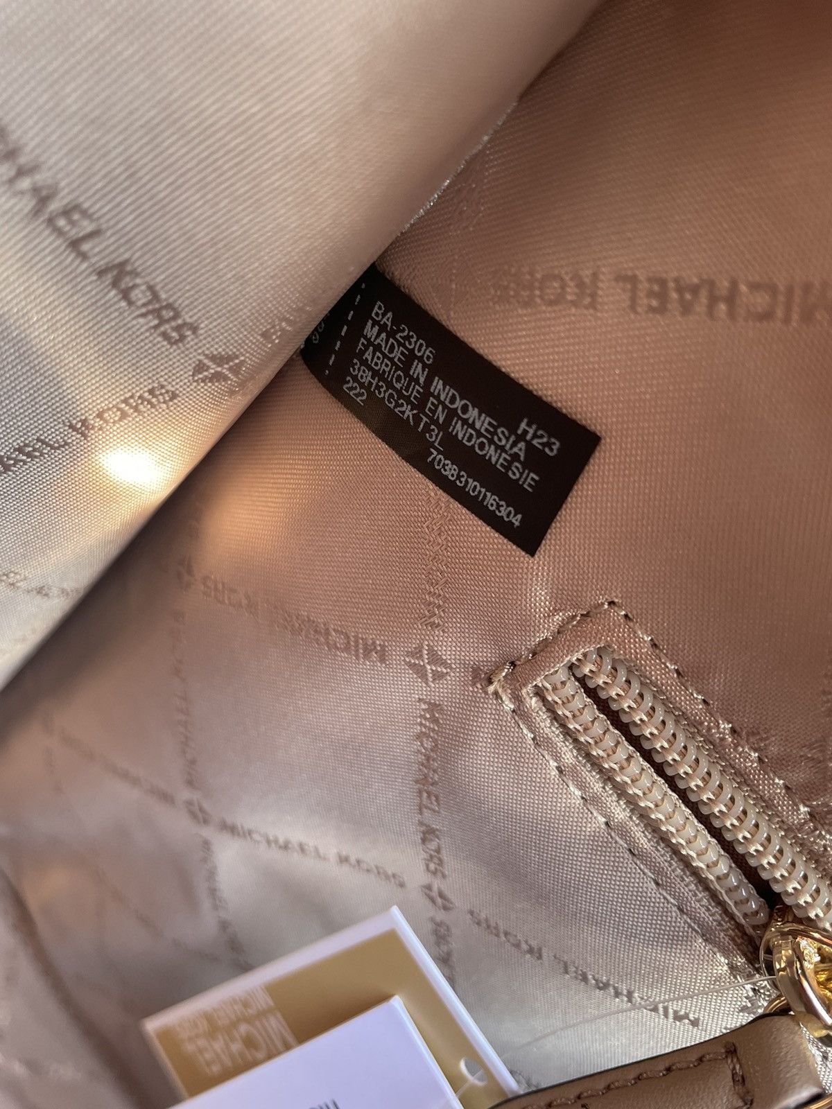Michael Kors Michael Kors Kris Medium Satchel Handbag Beige Size ONE SIZE - 9 Thumbnail