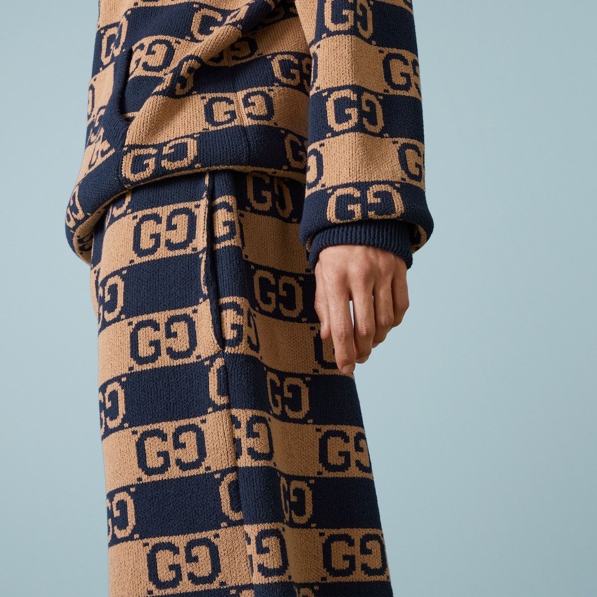 Gucci o1s1wg110225 GG Cotton Jacquard Shorts in Camel & Blue Size US 34 / EU 50 - 3 Thumbnail