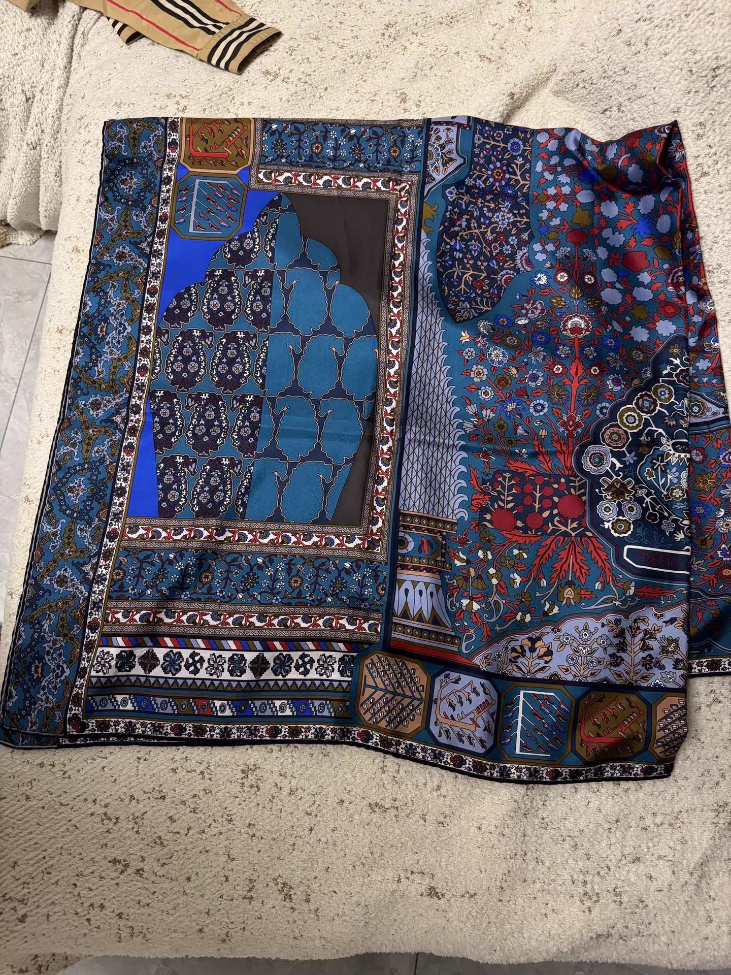 Hermes Hermès 140x140cm Silk Shawl Authentic Beautiful Pattern Size ONE SIZE - 1 Thumbnail