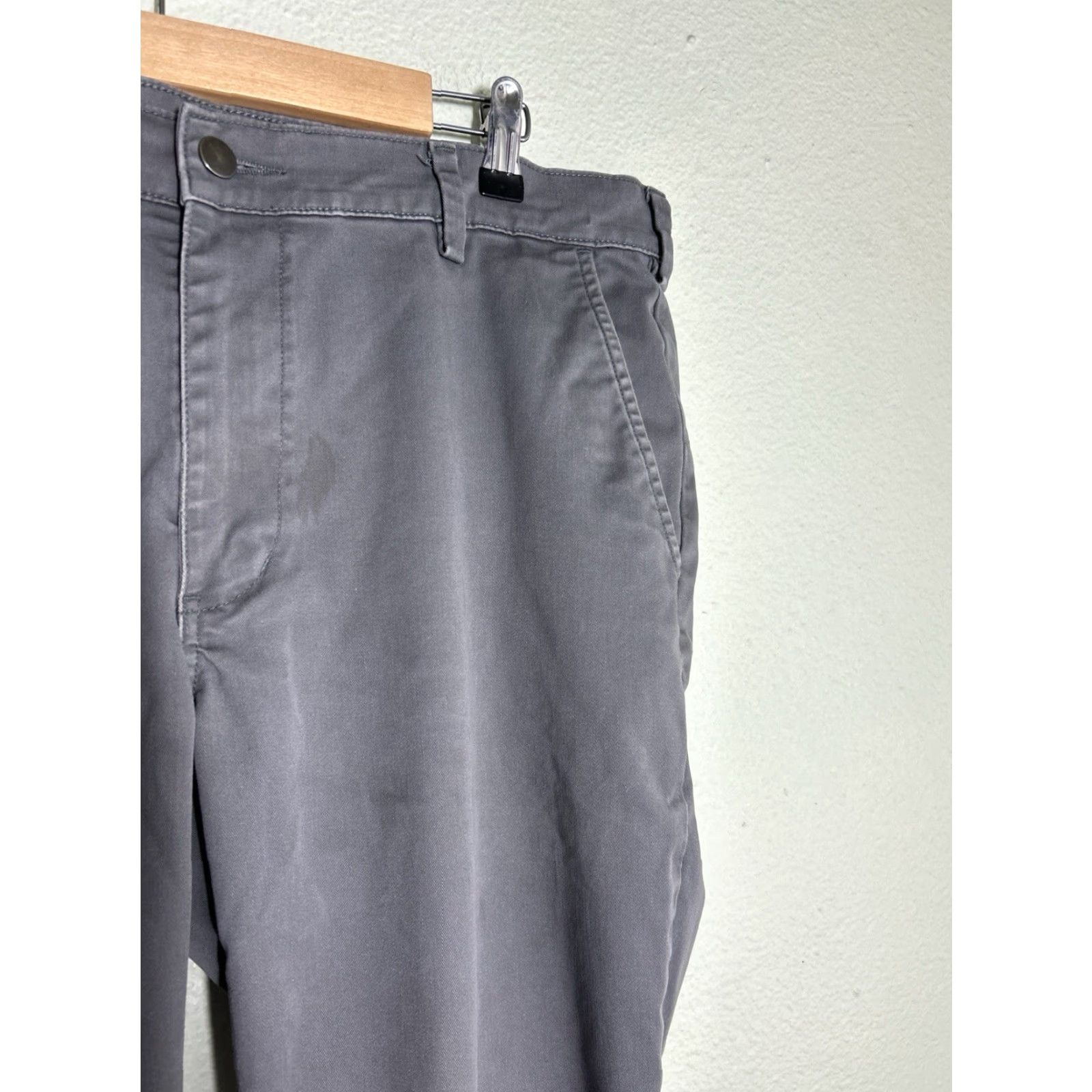 Duluth Trading Company Duluth Trading Co. 40 Grit Slim Fit Cargo Pants Mens Size 36x32 Gray Flat Front Zipper Button Workwear Casual Travel Boots Size US 36 / EU 52 - 5 Thumbnail