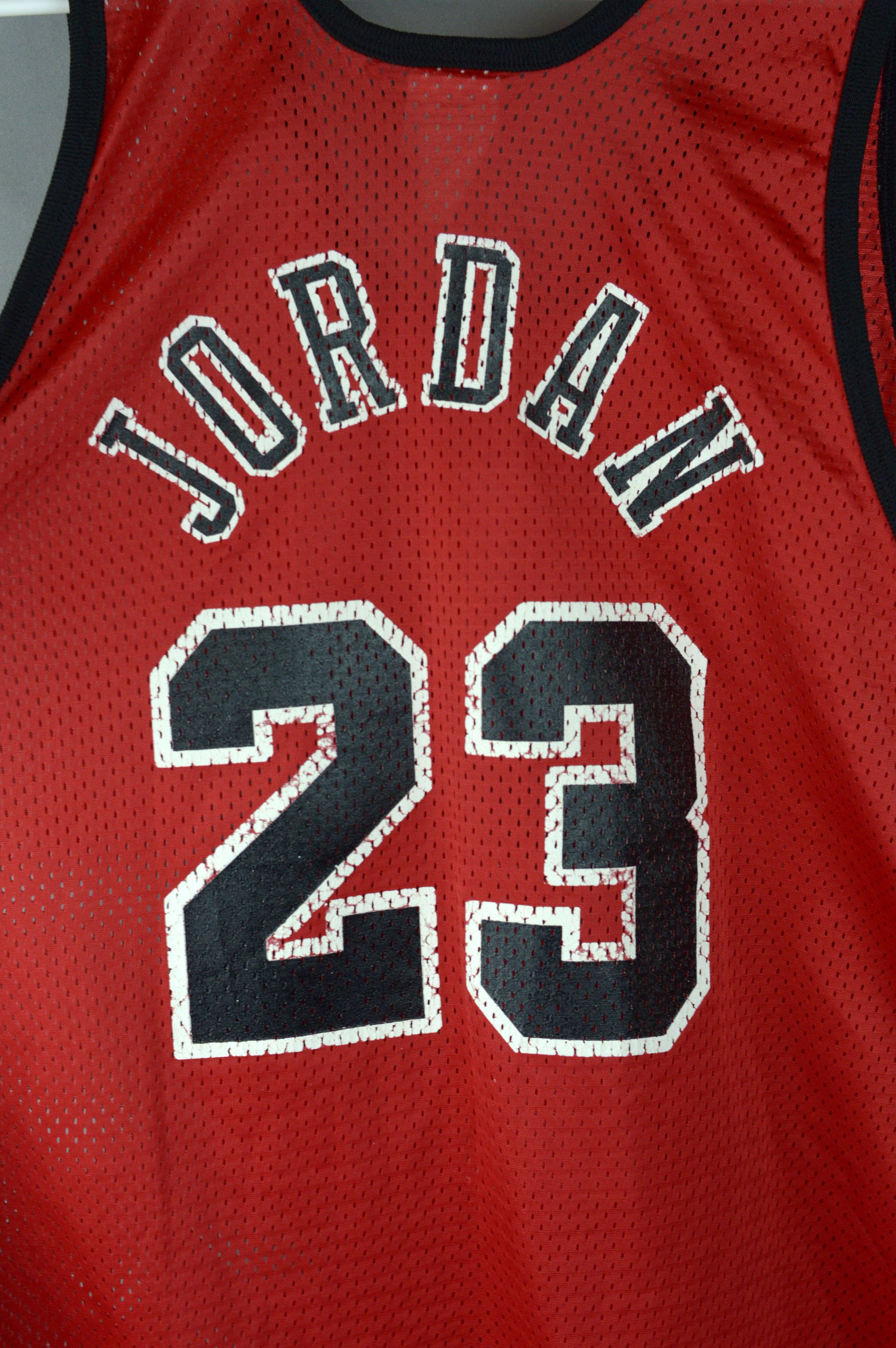 Hanes × Vintage Vintage Chicago Bulls Jordan 23 90s jersey Size US L / EU 52-54 / 3 - 4 Thumbnail