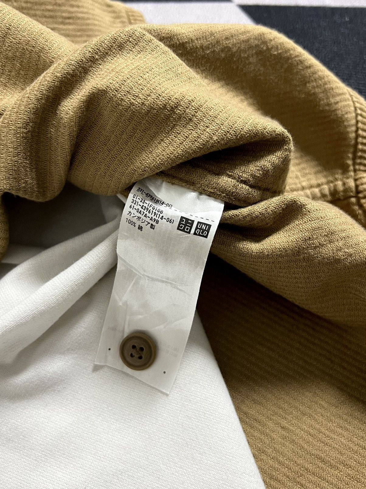 Other UNIQLO CORDUROY BUTTON UP SHIRT JACKET (OUTER WEAR) Size US L / EU 52-54 / 3 - 7 Thumbnail
