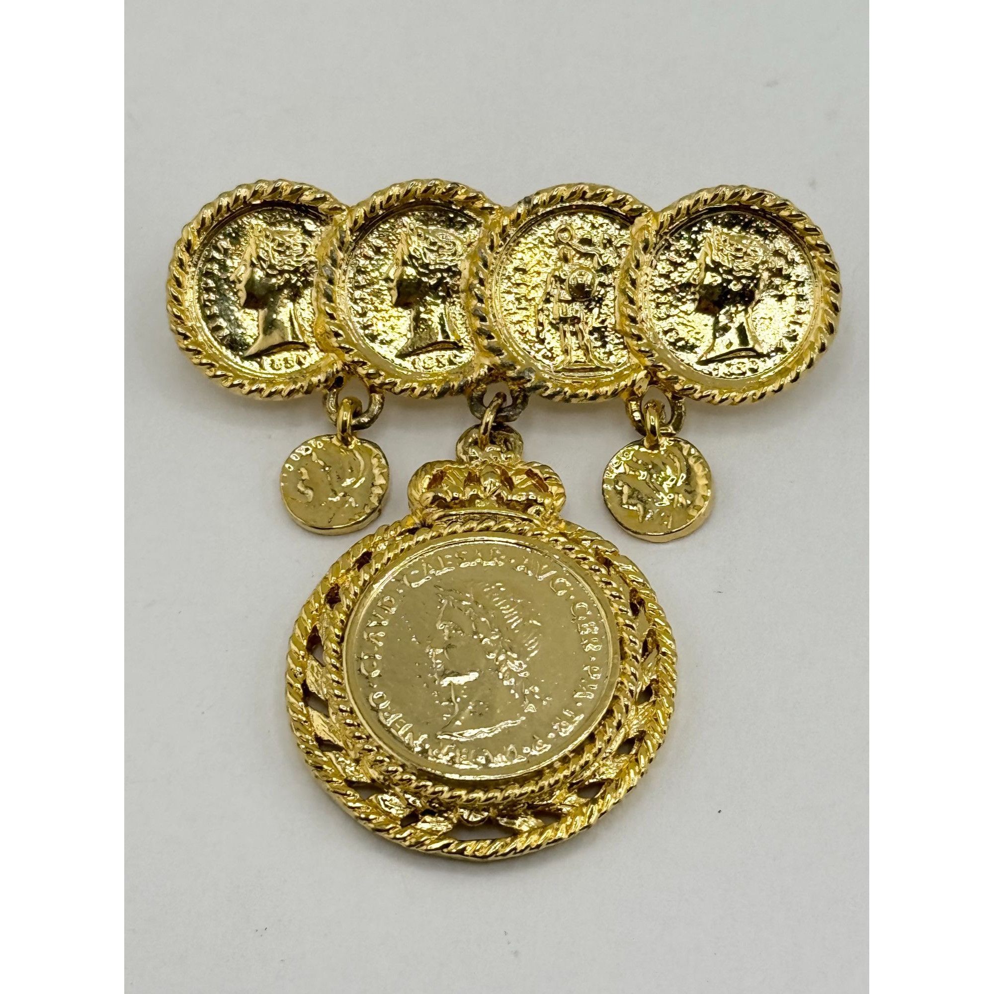 Vintage Vintage gold coin charm brooch pin Size ONE SIZE - 1 Thumbnail