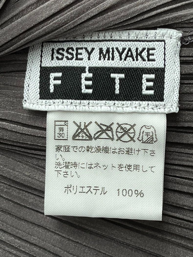 Issey Miyake Issey Miyake size:2 Dark grey pleated irregular-shaped top Size XS / US 0-2 / IT 36-38 - 6 Thumbnail