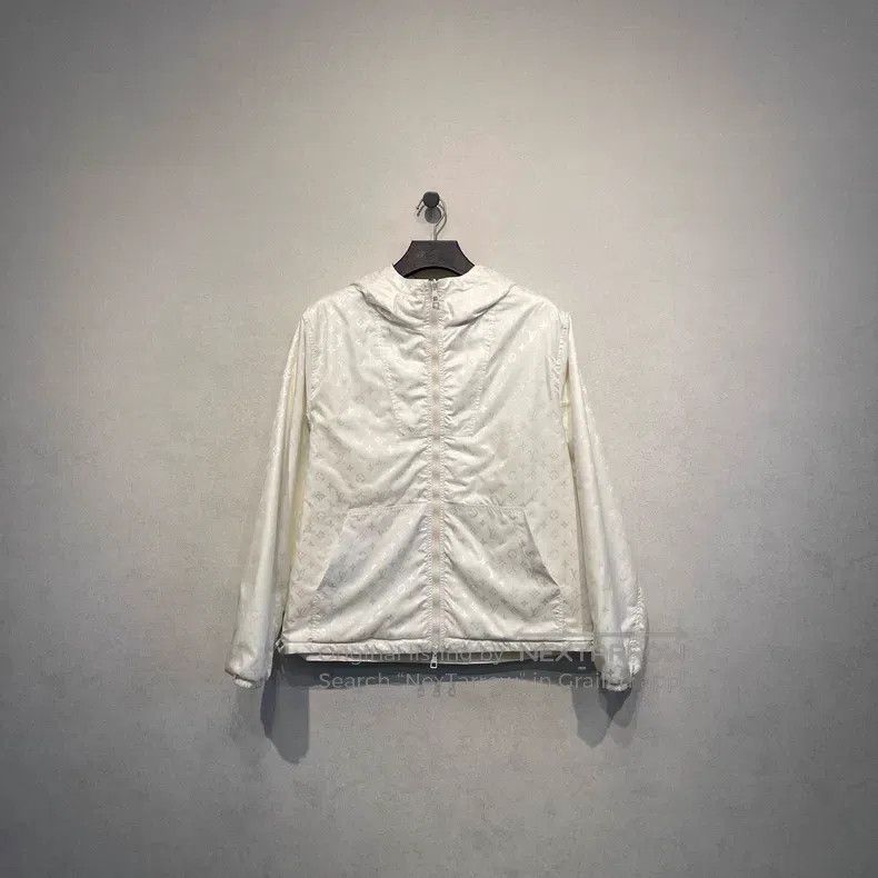 Louis Vuitton Louis Vuitton Full logo printed double-sided jacket Size US M / EU 48-50 / 2 - 3 Thumbnail