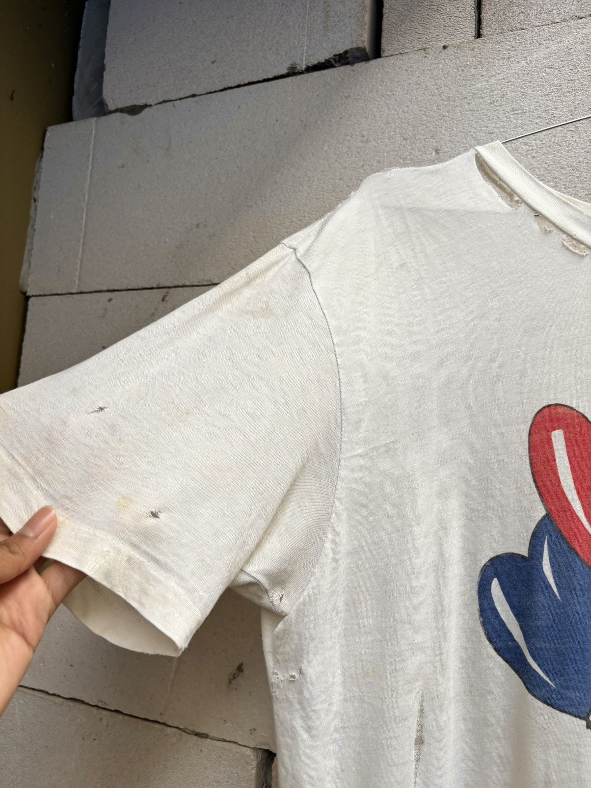 Vintage Thrashed EVERYBODY LOVES SOMEBUNNY T Shirt Distressed ERD Size US L / EU 52-54 / 3 - 5 Thumbnail