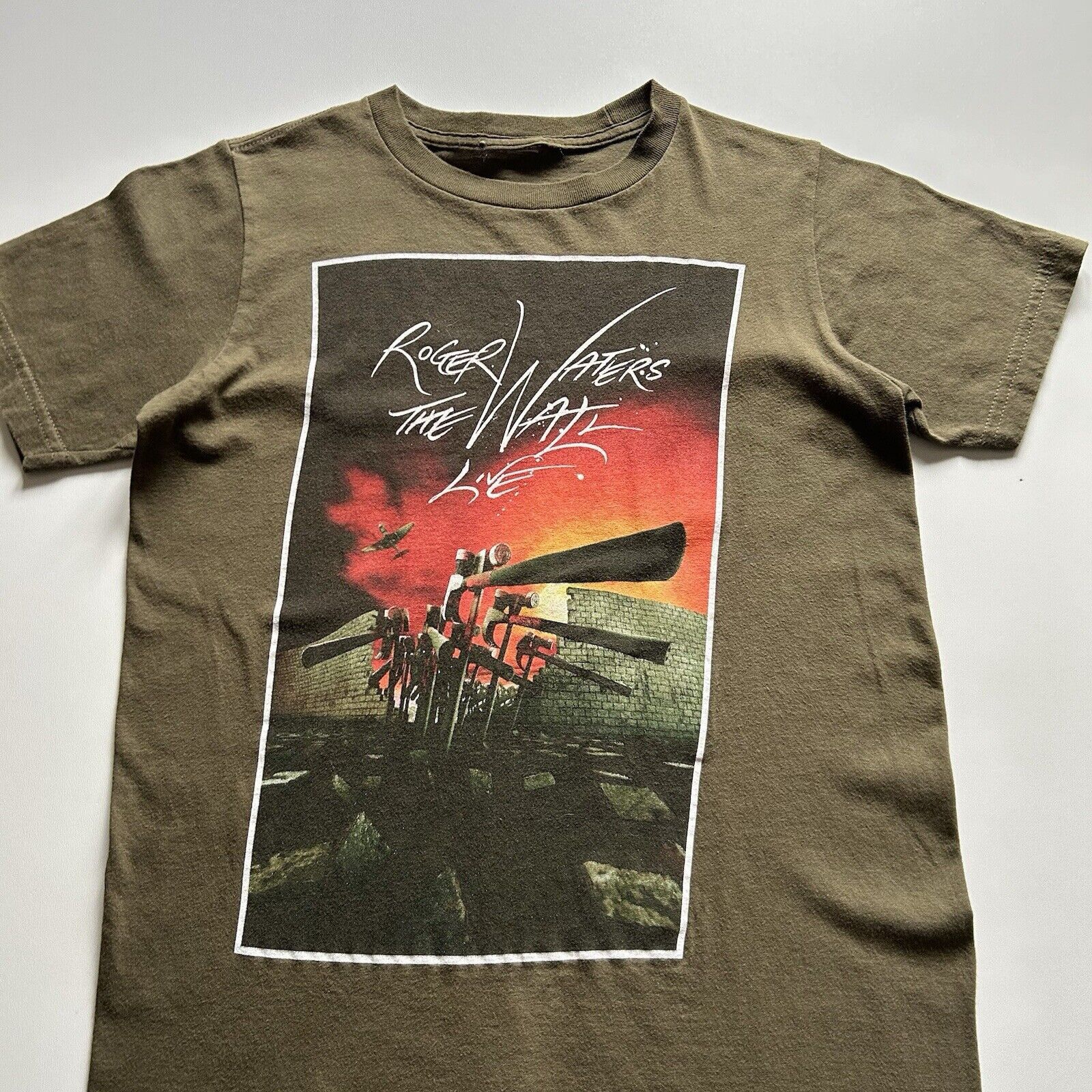Band Tees Vintage Y2K Roger Waters The Wall Live T Shirt XS Band Tee Size US XS / EU 42 / 0 - 2 Thumbnail