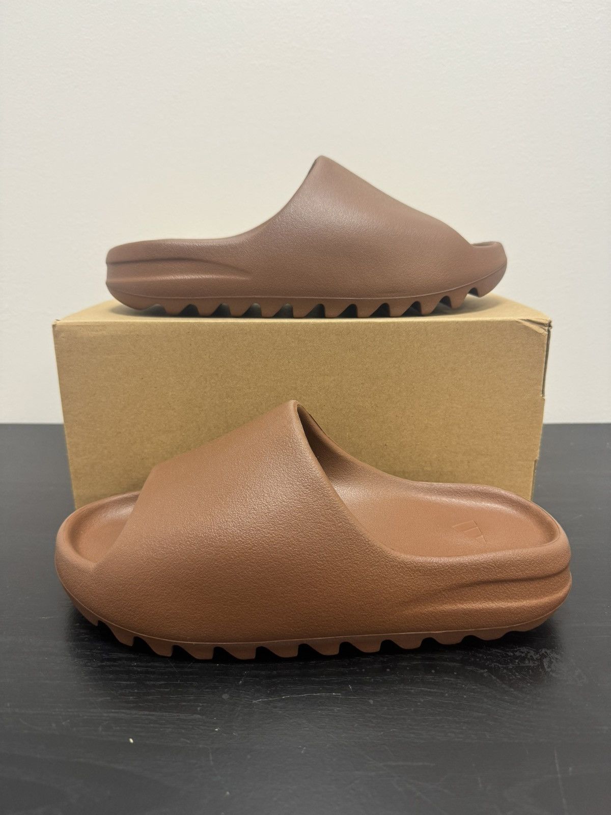 Yeezy Yeezy slide flax Size US 9 / EU 42 - 1 Thumbnail