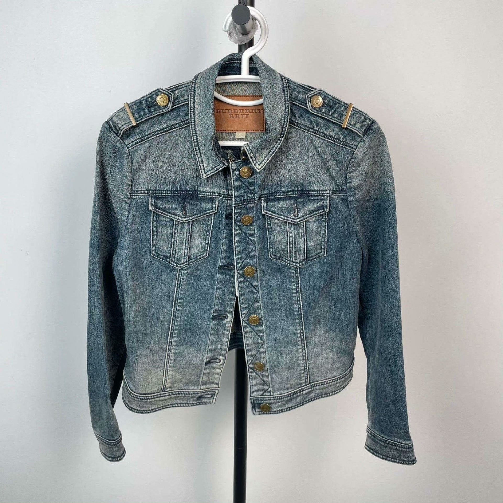 Burberry Burberry Denim Cropped Jacket M Women Size M / US 6-8 / IT 42-44 - 1 Thumbnail