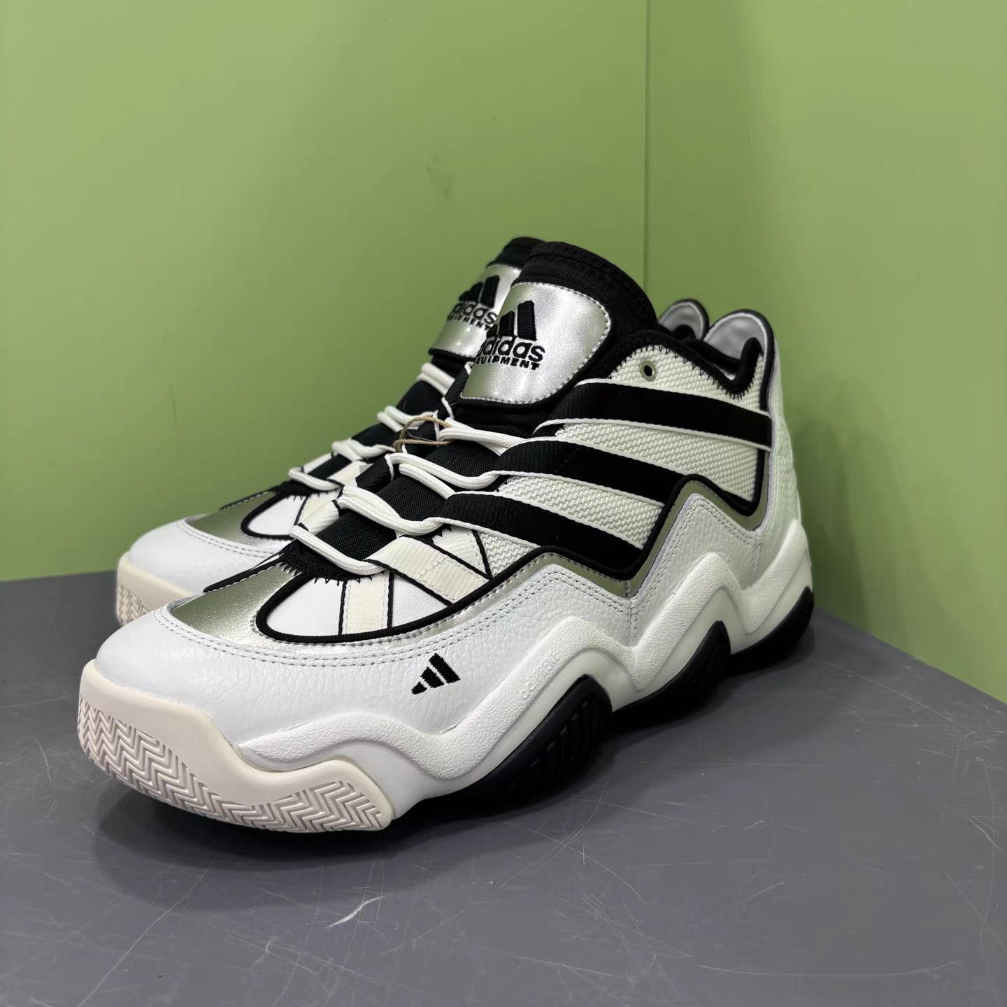 Adidas adidas Top Ten 2010 Basketball Shoes K15 Size US 10 / EU 43 - 1 Thumbnail