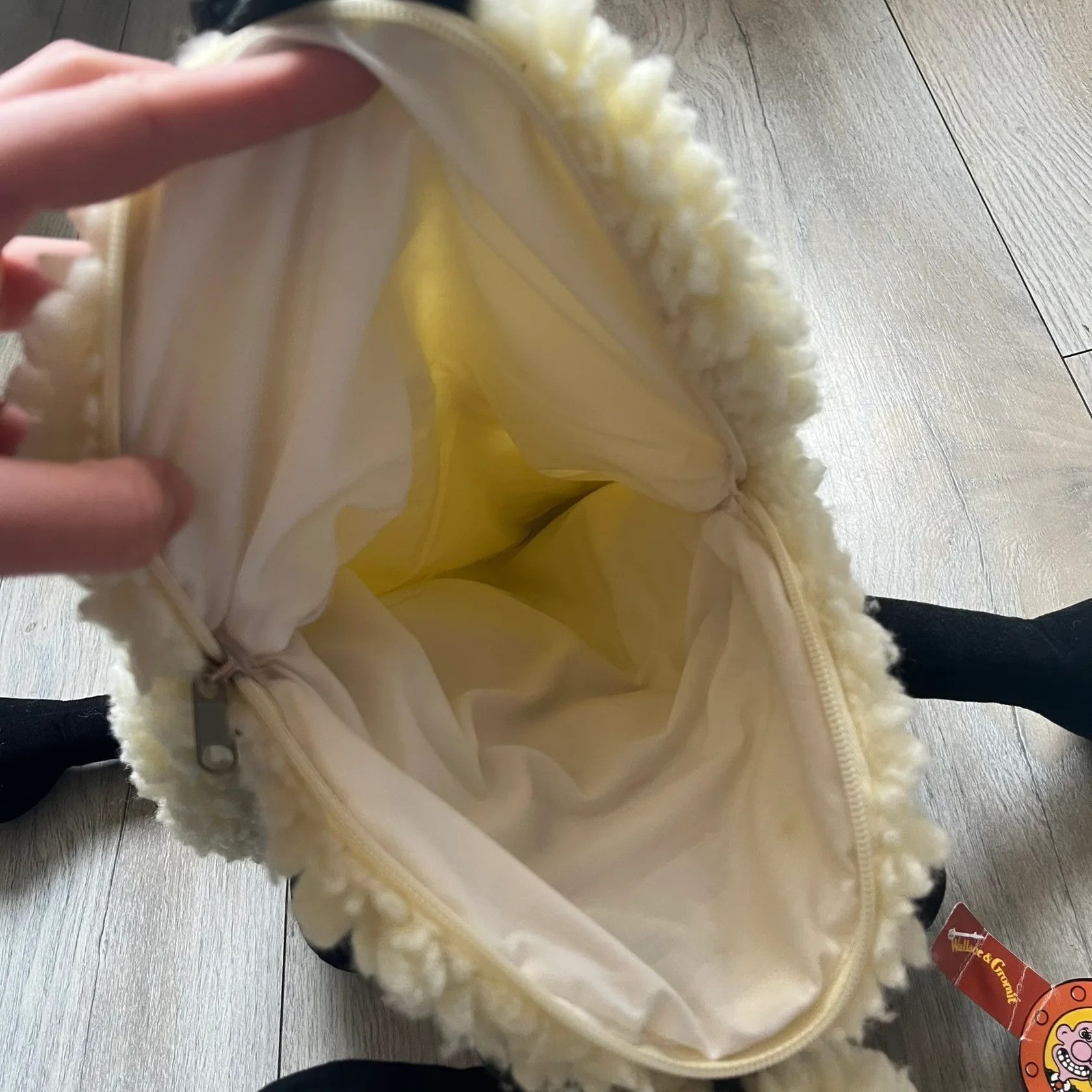 Cartoon Network Wallace & Gromit 'Shaun The Sheep' 1990's Backpack Size ONE SIZE - 5 Thumbnail