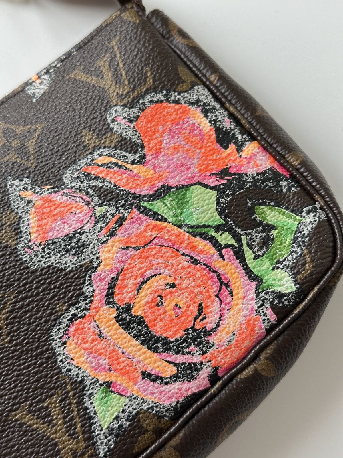 Louis Vuitton LOUIS VUITTON Pochette Bag Accessories Stephen Sprouse Roses Size ONE SIZE - 8 Thumbnail