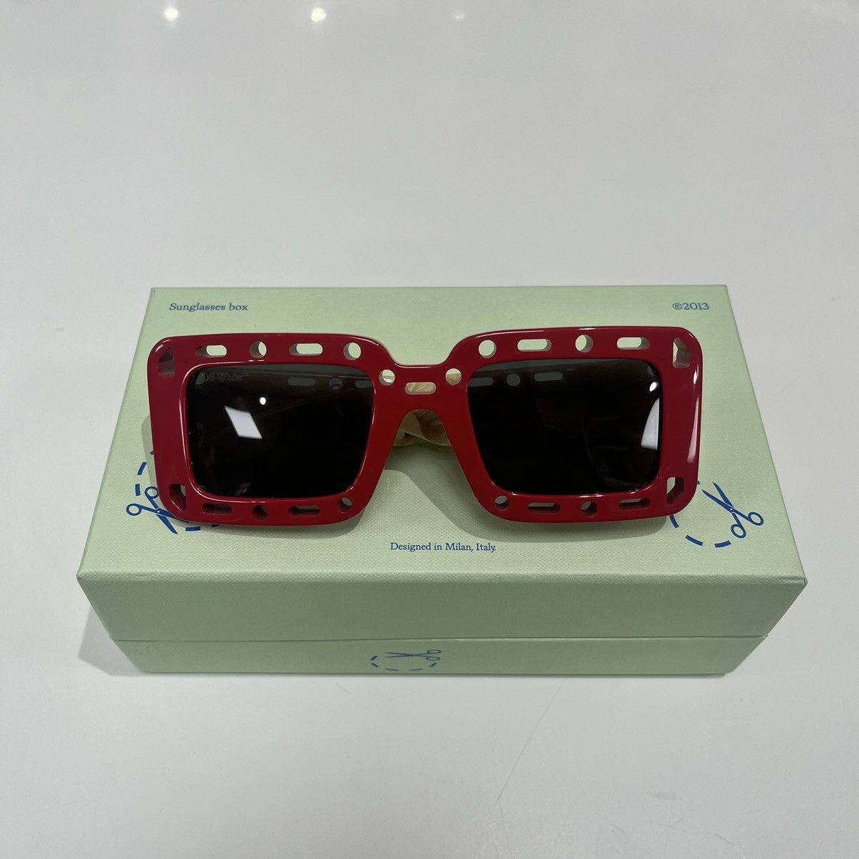 Off-White Off-White Atlantic Cut-Out Detail Square Frame Sunglasses Size ONE SIZE - 1 Thumbnail