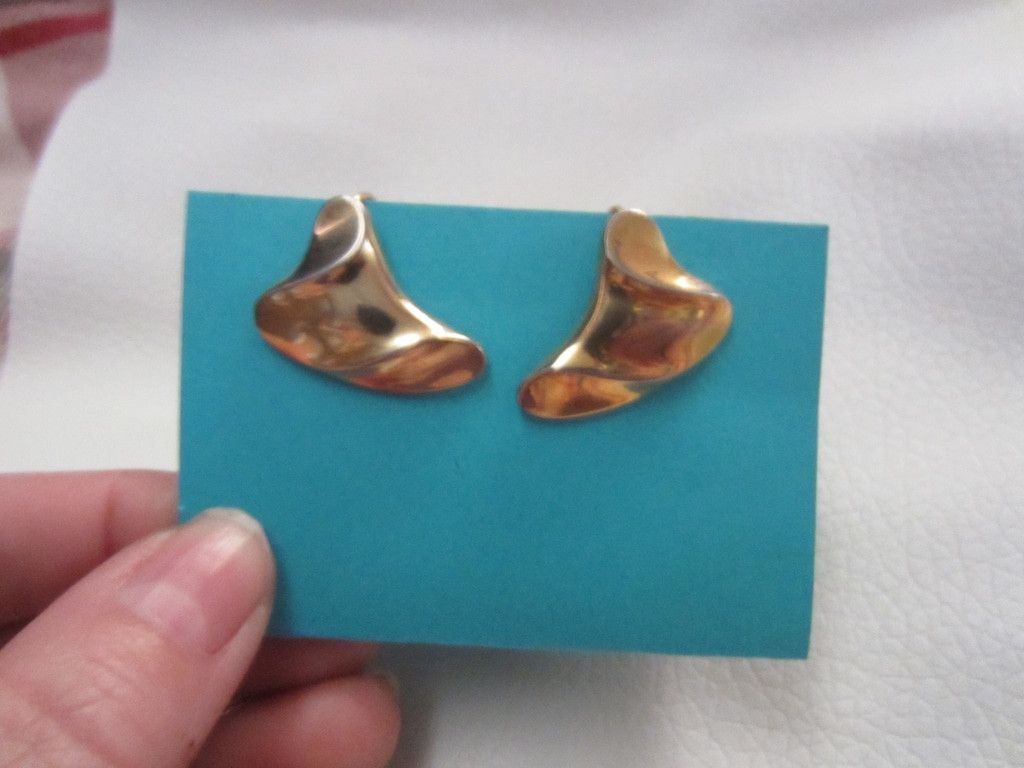 Vintage Gold Tone Clip-On Earrings Classic Retro Jewelry, Women's