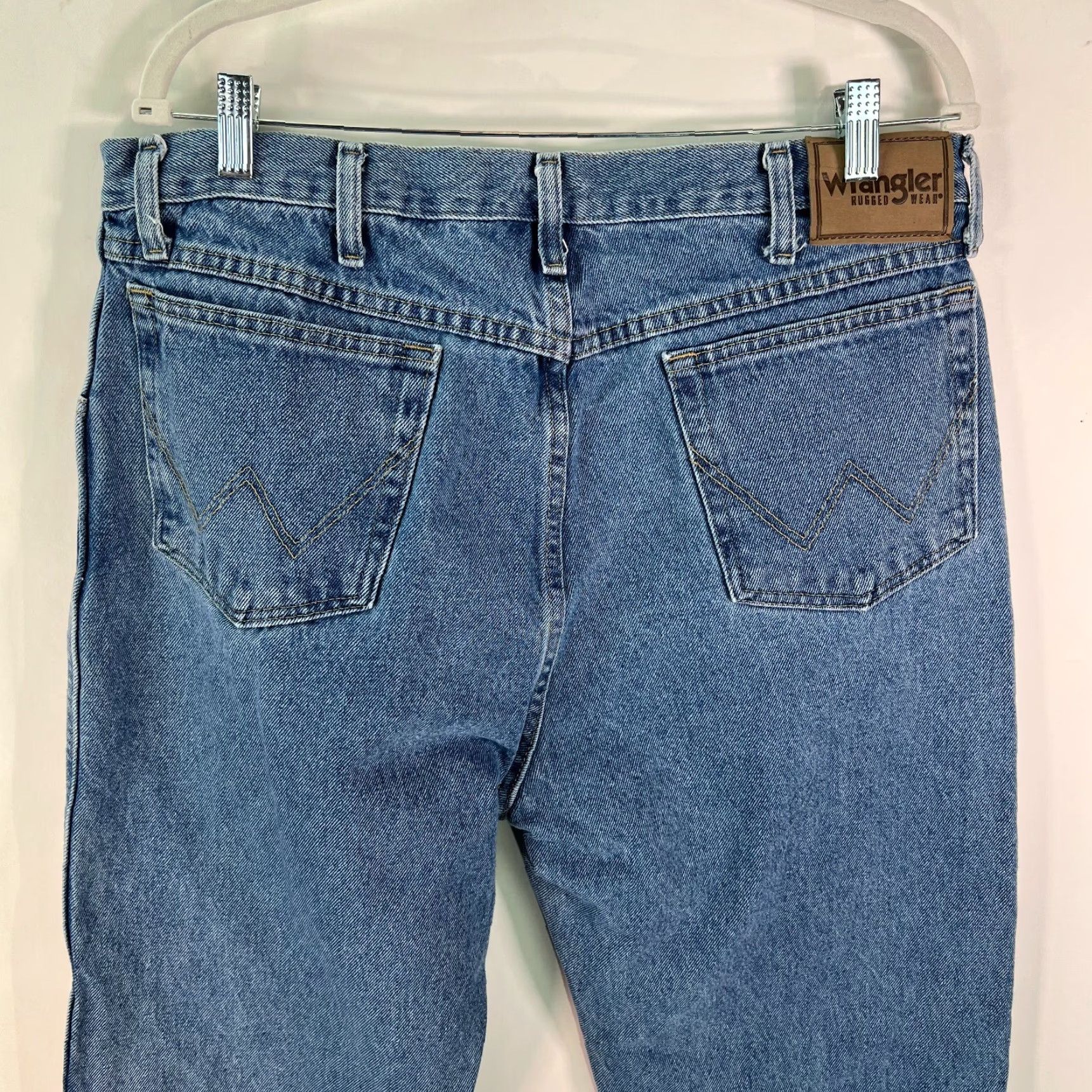 Wrangler Wrangler Rugged Wear Jeans Mens 38 Regular Blue Denim 38X32 Straight 5-Pocket Belt Loops Zipper Button Machine Washable Casual Classic Size US 38 / EU 54 - 4 Thumbnail