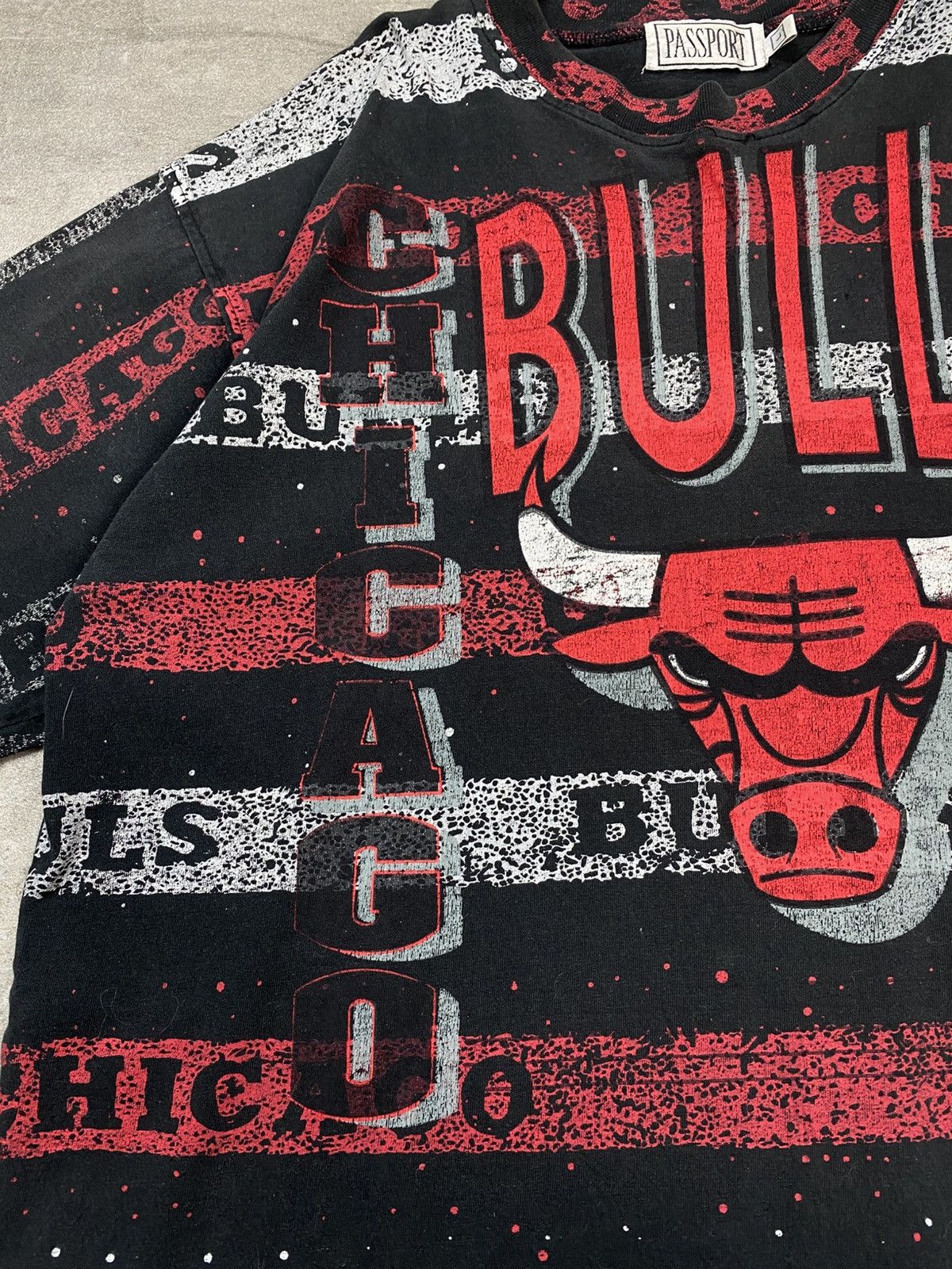 Vintage Vintage Chicago Bulls NBA Washed Fullprint T-shirt Size US L / EU 52-54 / 3 - 6 Thumbnail