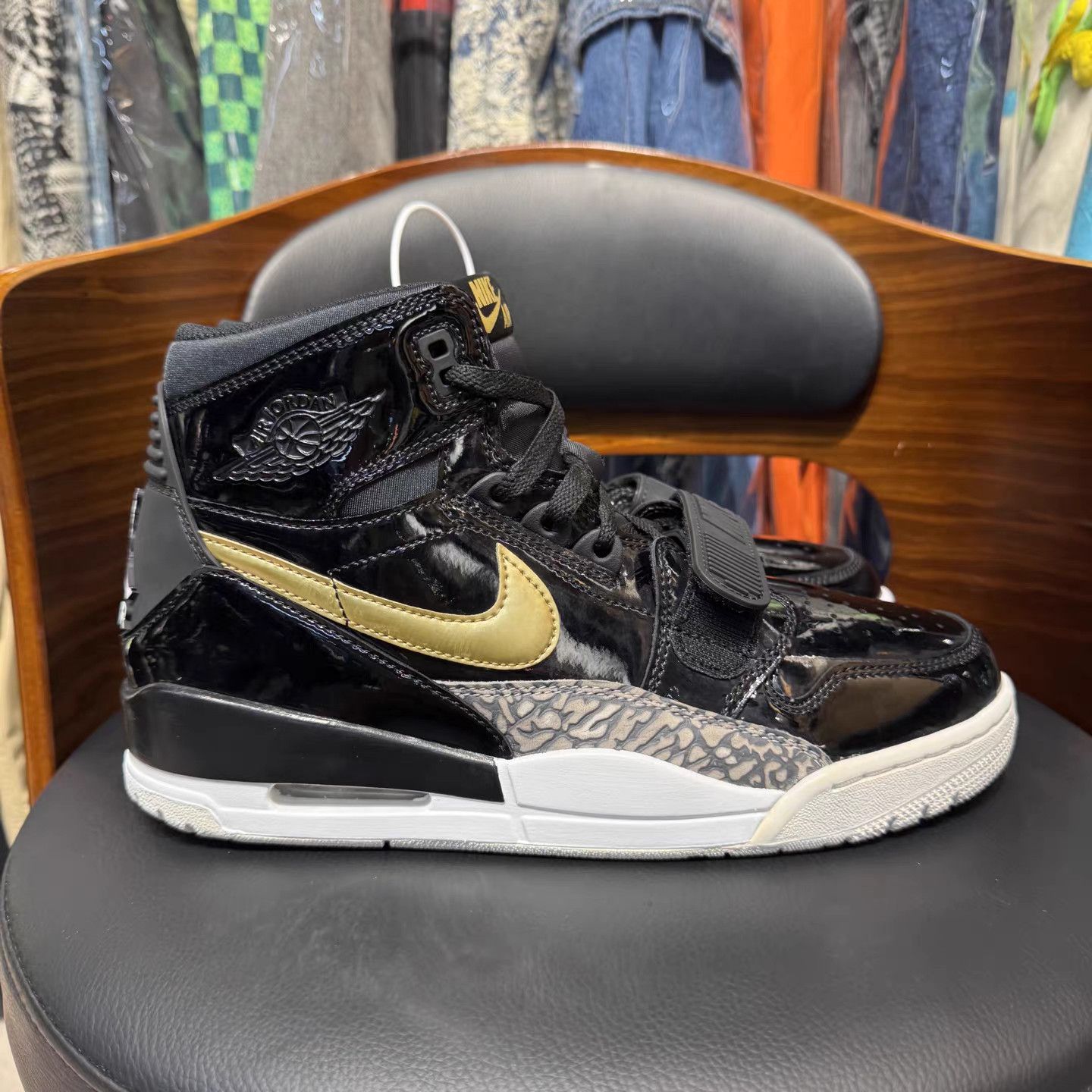 Jordan Brand Air Jordan 1 Legacy 312 Basketball Shoes K15 Size US 9.5 / EU 42-43 - 4 Thumbnail