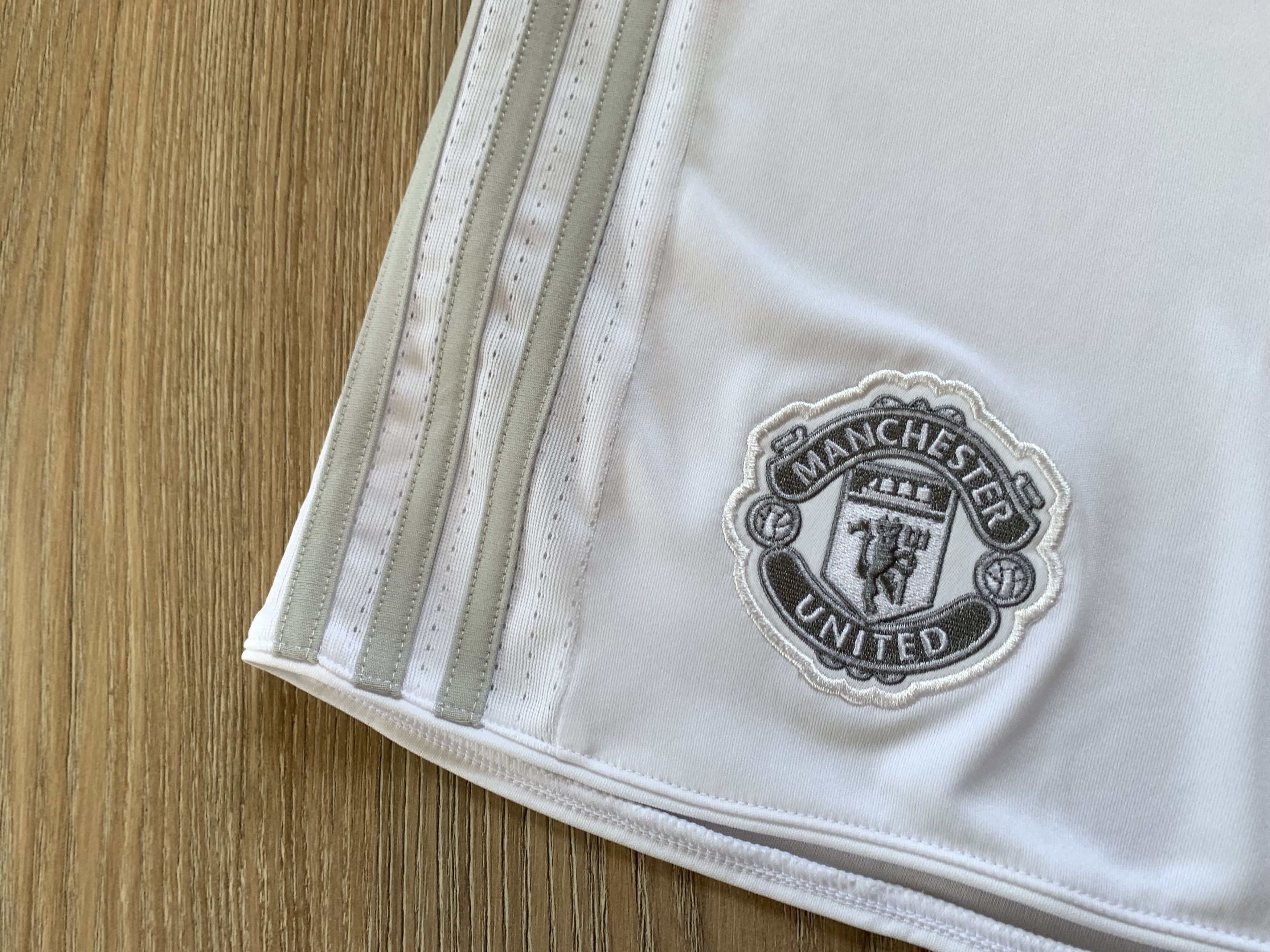 Adidas Adidas Manchester United Soccer Shorts 2017 Size US 30 / EU 46 - 5 Thumbnail