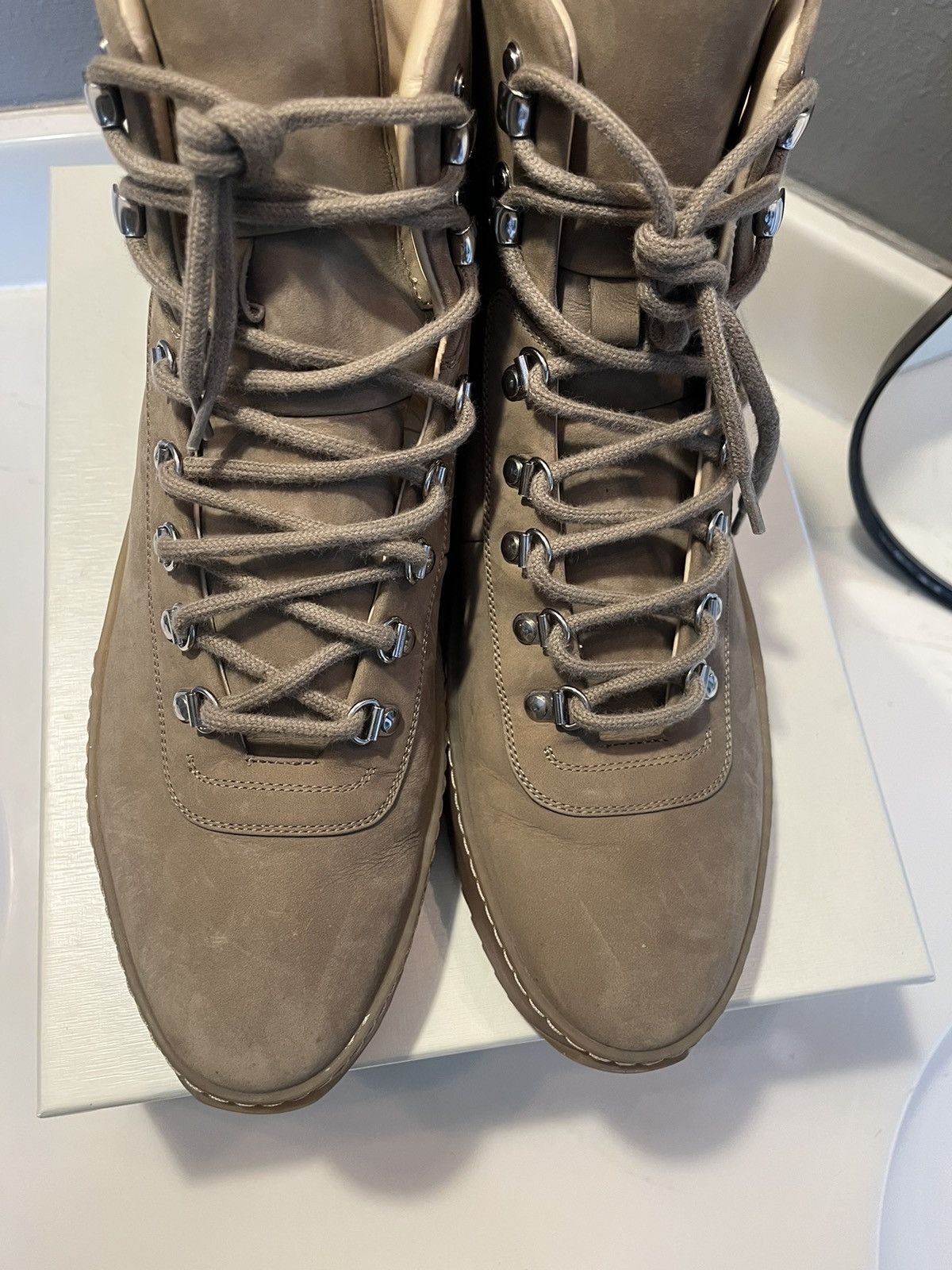 Fear of God Fear Of God Hiking Sneaker Stone Suede sz 13/46 Brand New Size US 13 / EU 46 - 8 Thumbnail