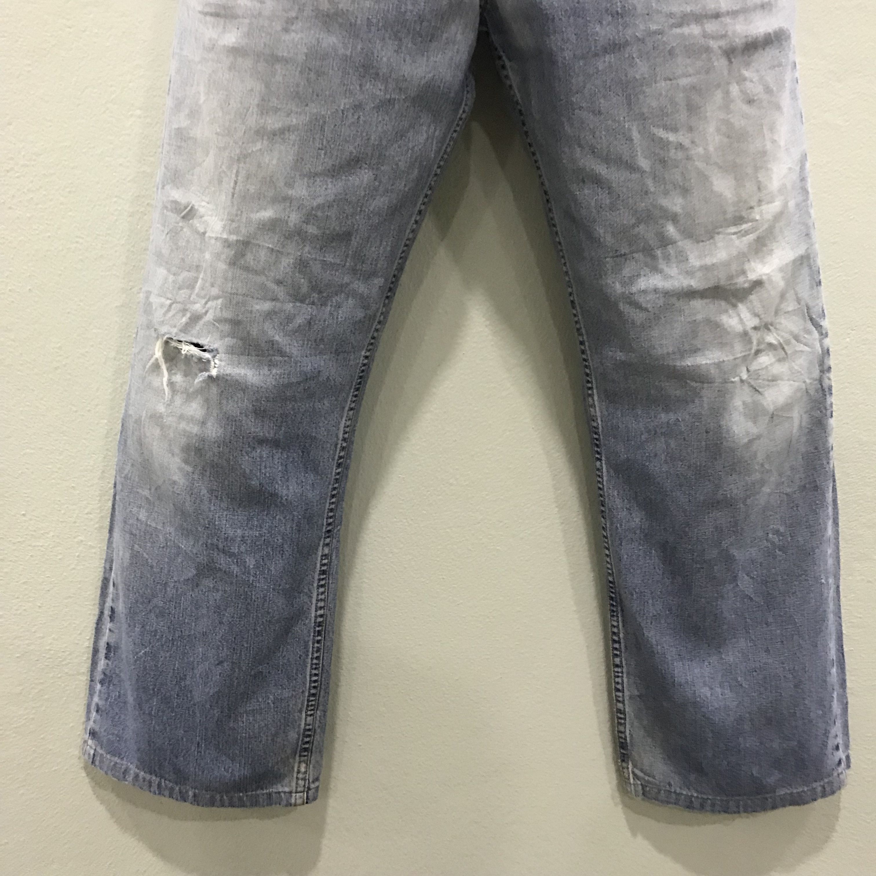 Levi's Vintage Levi’s 569 Loose Straight Light Wash Distressed Size US 34 / EU 50 - 4 Thumbnail