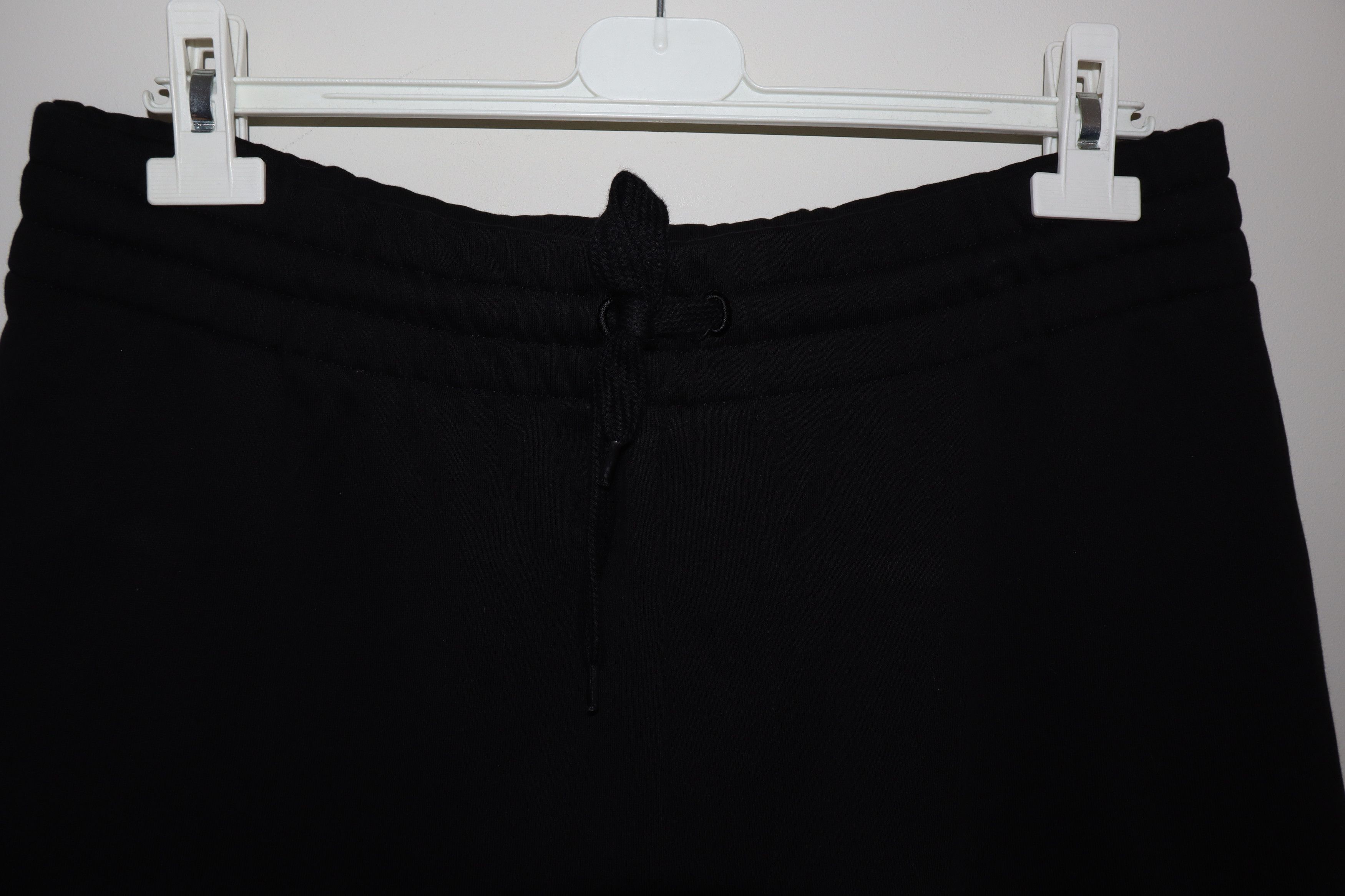 Moschino Oversized logo shorts Size US 34 / EU 50 - 3 Thumbnail