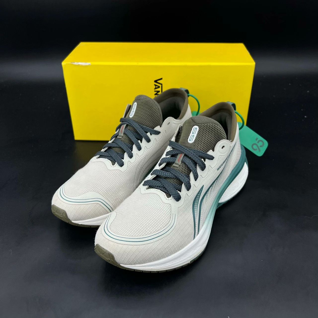 Li-Ning Li-Ning Green Lowtop Sneakers S Men Size US 10 / EU 43 - 1 Thumbnail