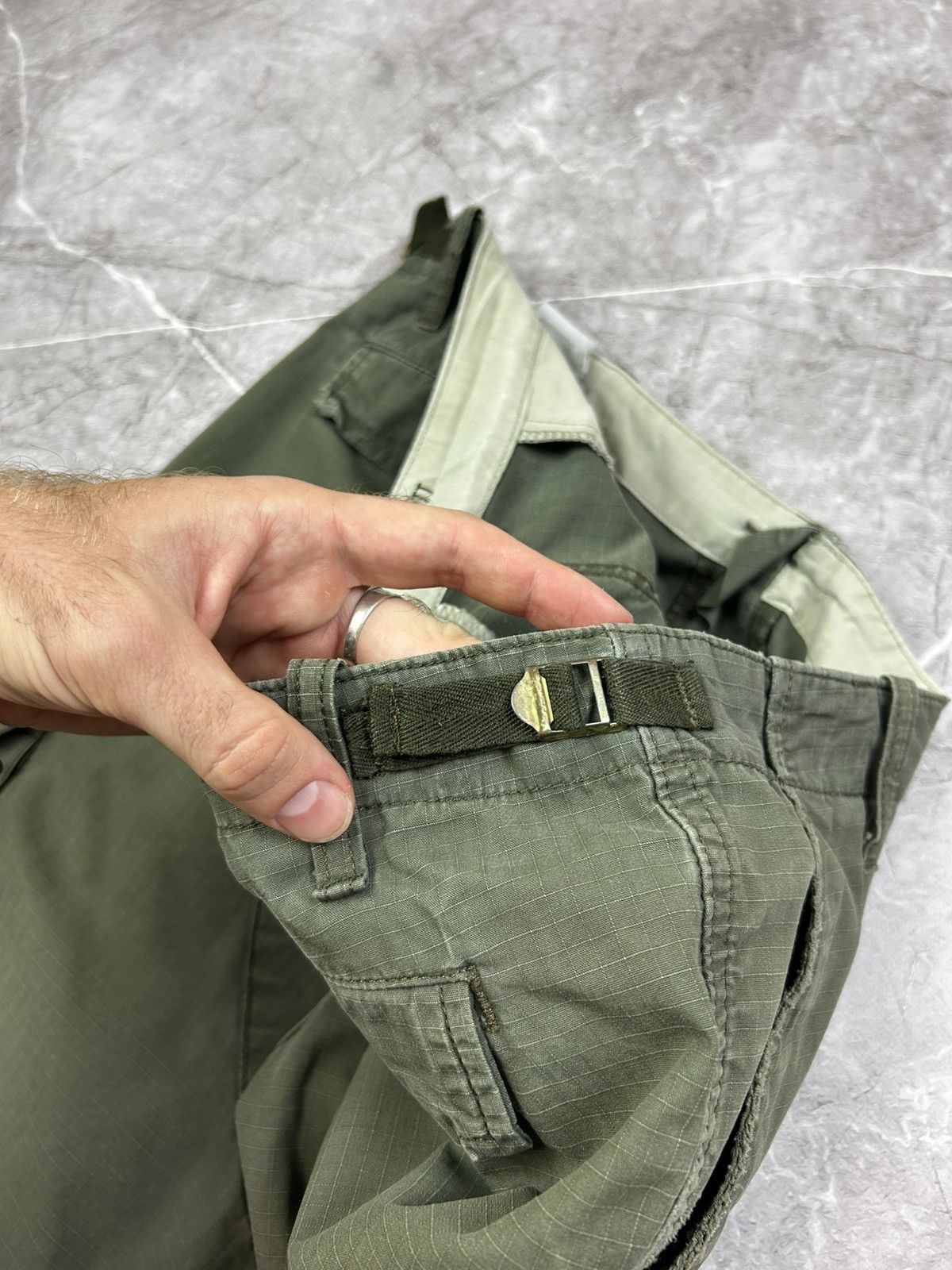 Carhartt Wip Carhartt Wip Disstress Cargo Shorts Size 36 Size US 36 / EU 52 - 13 Thumbnail