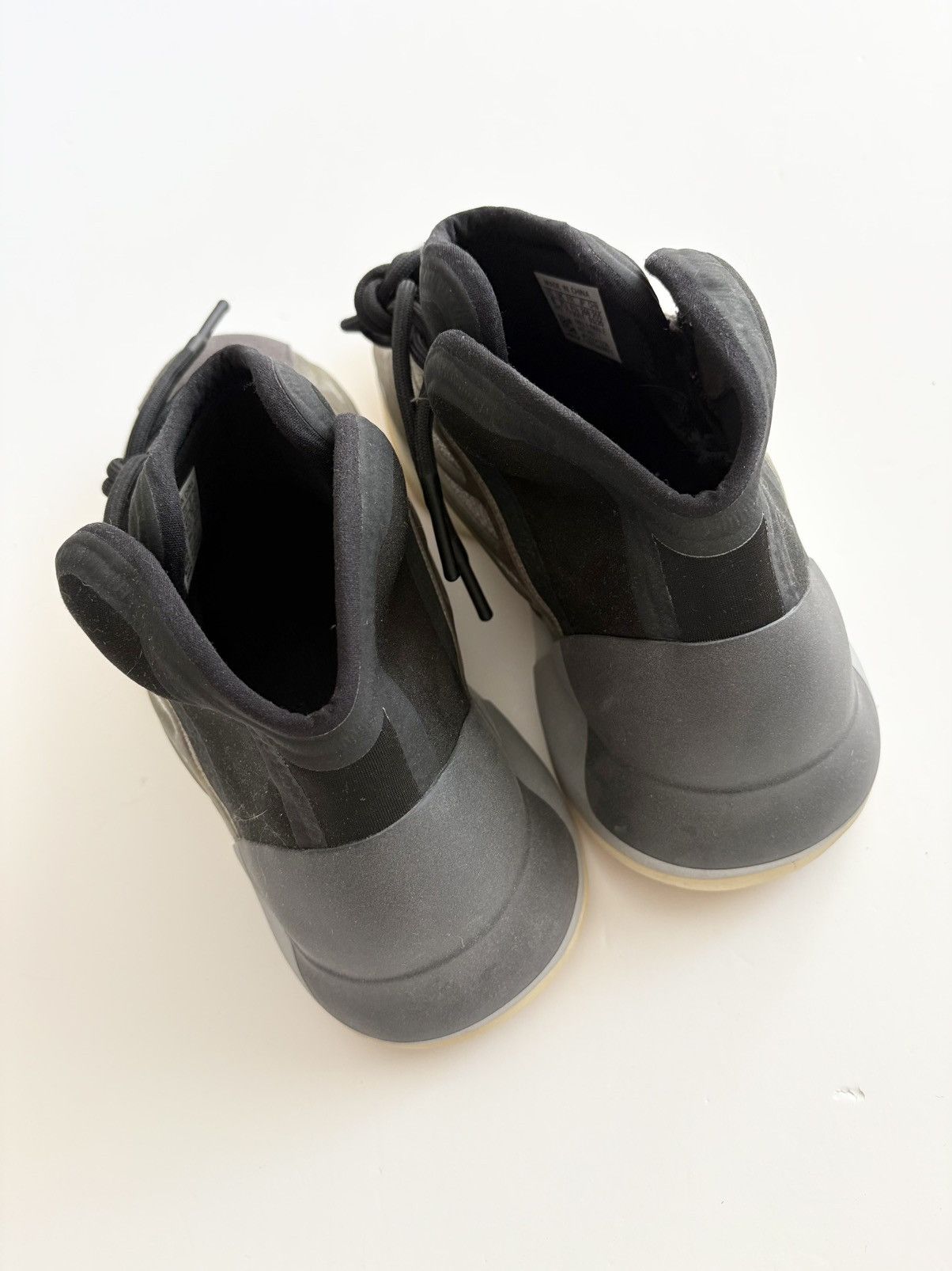 Yeezy Yeezy Quantum in Barium Size US 8 / EU 41 - 10 Thumbnail