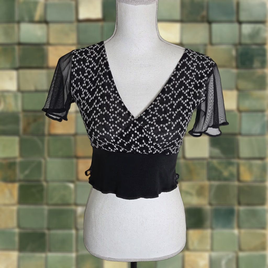 Vintage VINTAGE Y2k Black Sheer Crop Top Floral Embroidered Short Sleeve V Neck Wrap XS Blouse Womens Size XS / US 0-2 / IT 36-38 - 1 Thumbnail
