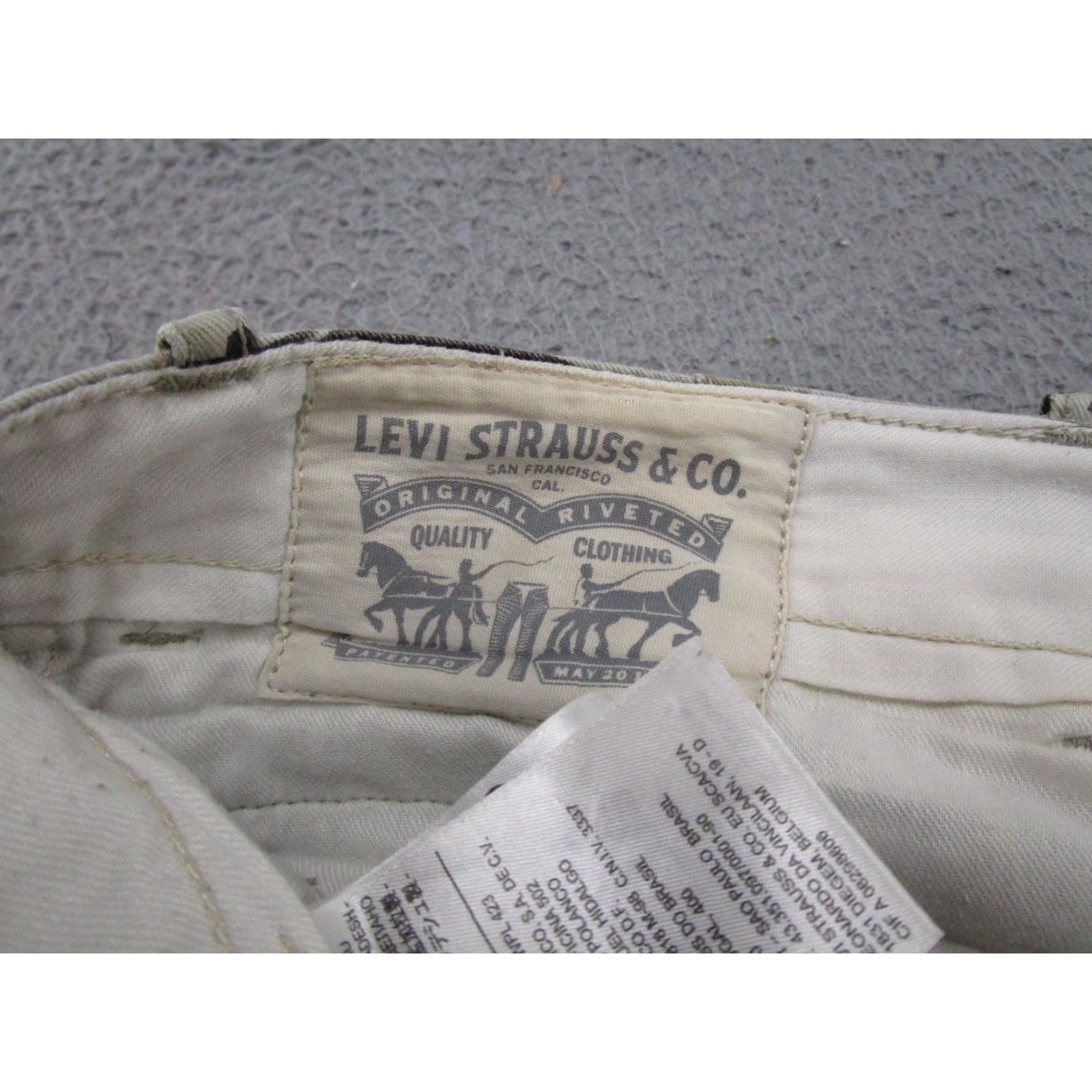 Levi's Levis Cargo Shorts Mens 36 Camouflage Green Pockets Cargo Short Outdoor Casual Workwear Summer Spring Fall 36 Levi's Mens Size US 36 / EU 52 - 4 Thumbnail