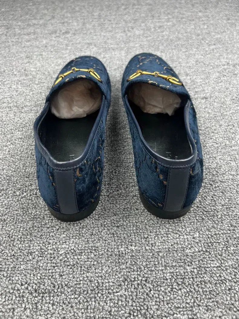 Gucci Gucci Blue Velvet Loafers with Gold Accents. Size US 6 / EU 39 - 4 Thumbnail