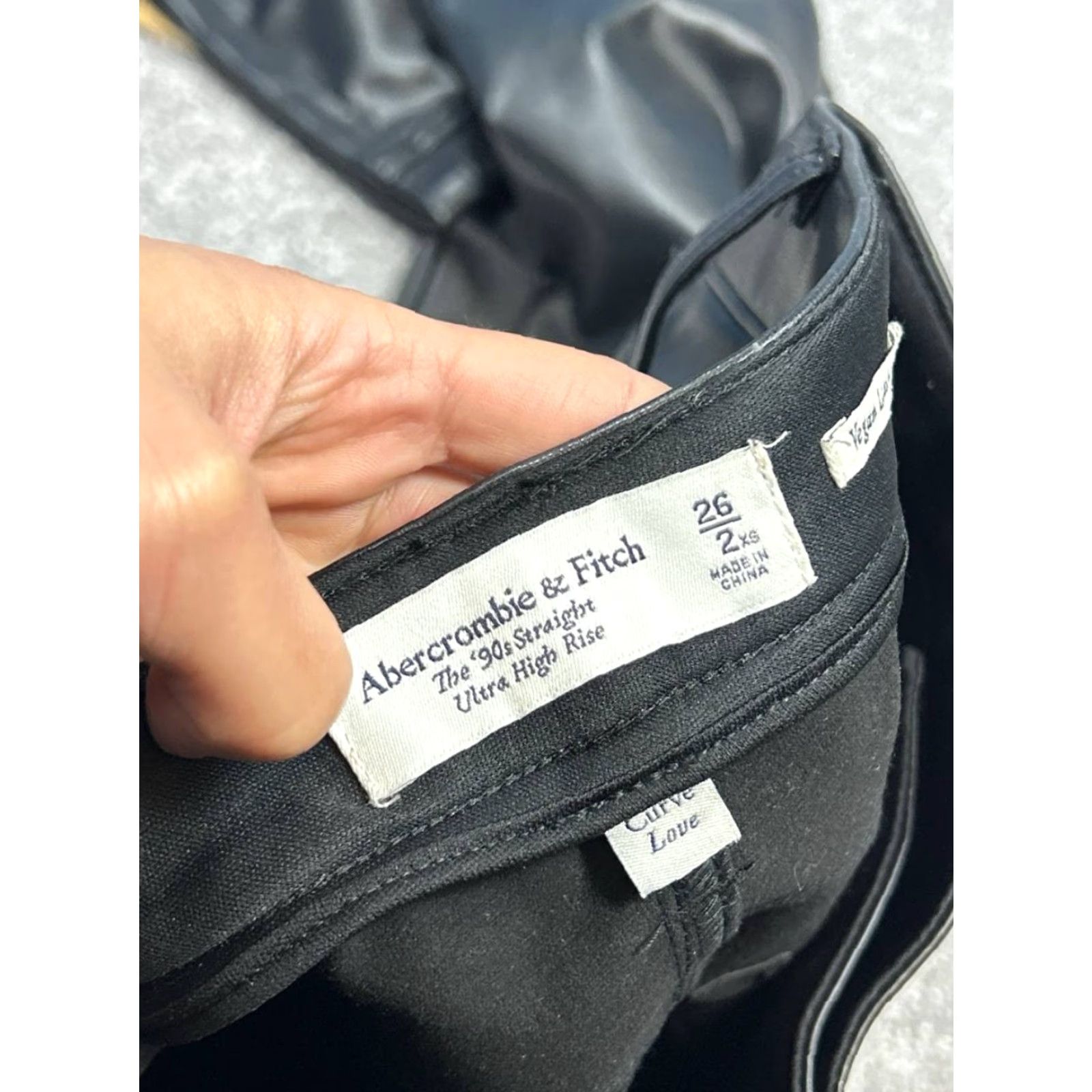 Abercrombie & Fitch Abercrombie & Fitch Curve Love Pants Womens 26 Black Leather 90s Straight Pants Womens 26 Black 90s Classic Modern Mens Womens Girls Boys Size 26" / US 2 / IT 38 - 3 Thumbnail