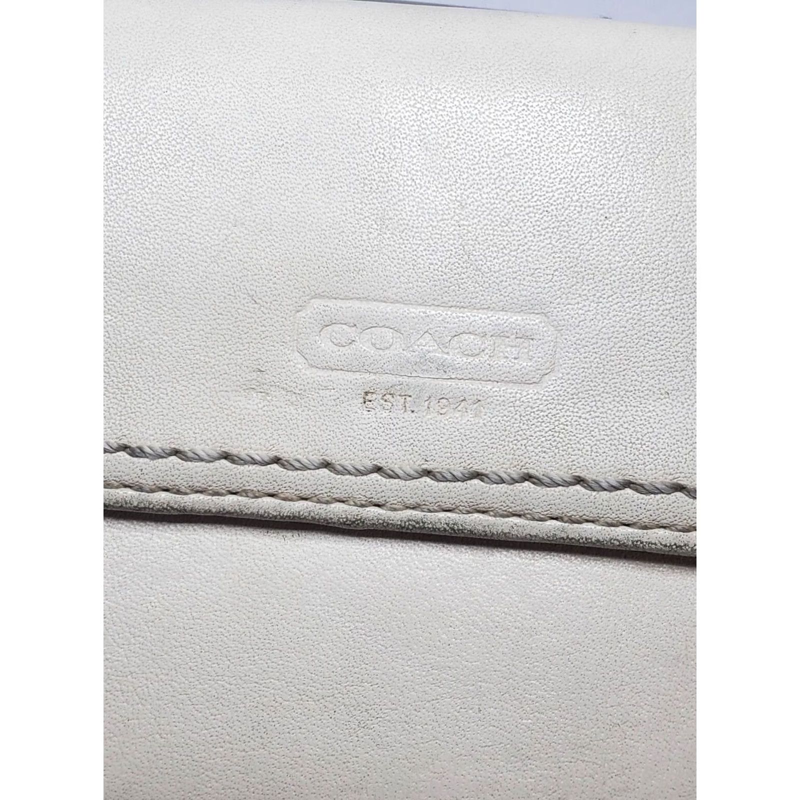 Coach VINTAGE Coach White Leather Bifold Wallet Checkbook Holder Turnlock Womens M Size ONE SIZE - 4 Thumbnail